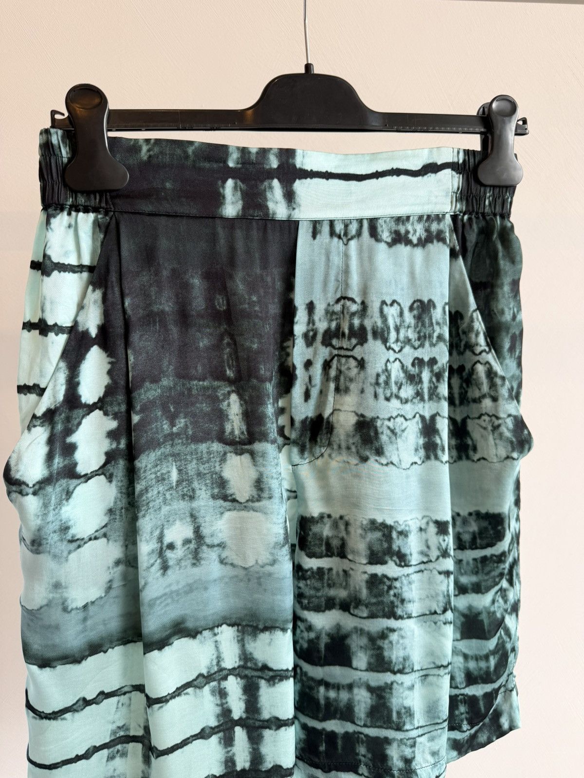 Other DELOS Printed Shorts Black Turquoise Shibori Tie Dye Size S Size 30" / US 8 / IT 44 - 3 Thumbnail