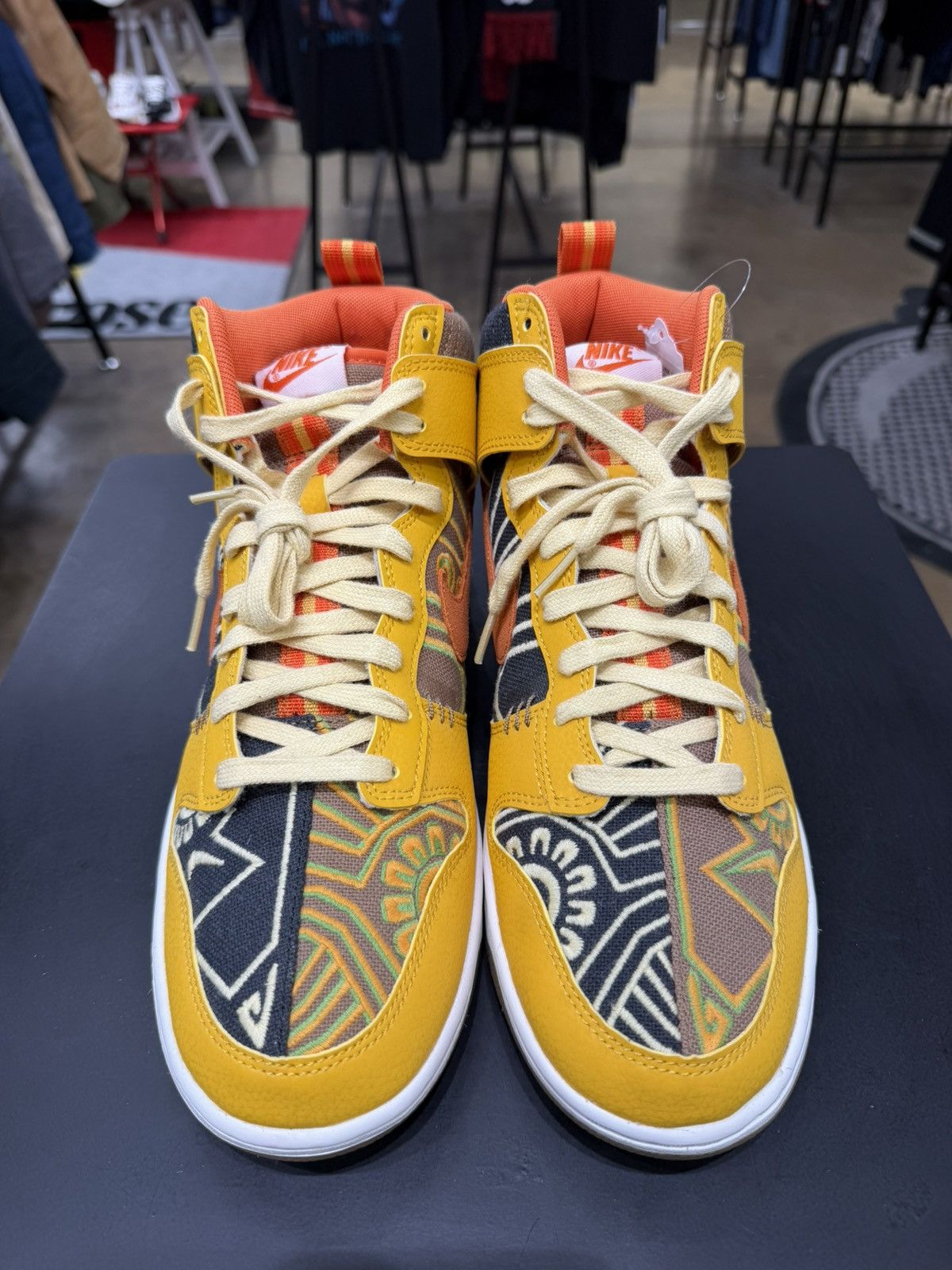 Nike Nike Dunk High Somos Familia Size 10.5 (2022) Size US 10.5 / EU 43-44 - 2 Thumbnail