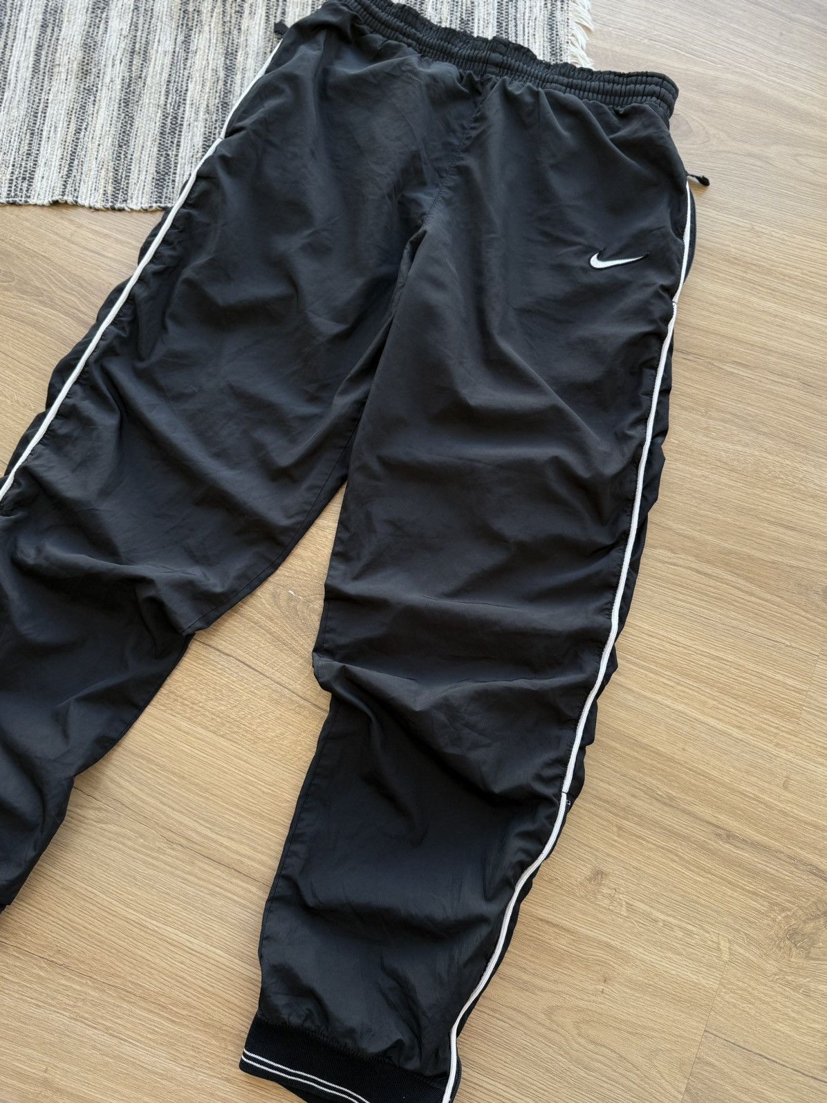 Nike VINTAGE NIKE 90s BLACK NYLON SPORT PANTS CLASSIC STREETWEAR Size US 32 / EU 48 - 6 Thumbnail