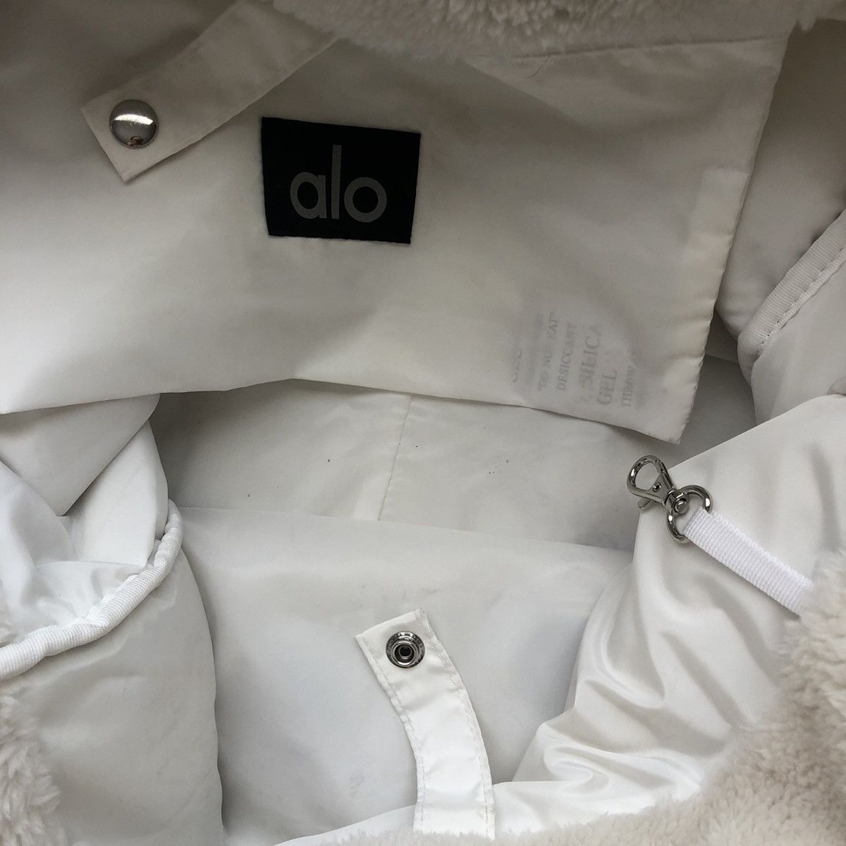 Alo Yoga Alo Yoga Foxy Sherpa Tote Ivory Size ONE SIZE - 7 Thumbnail