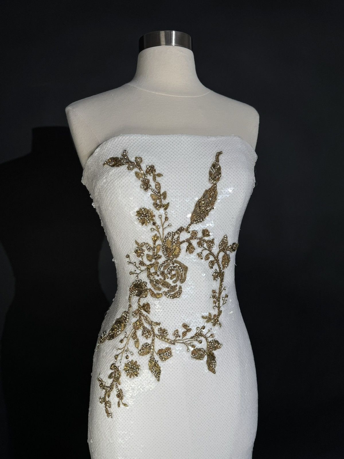 Monique Lhuillier Brand New Monique Lhuillier Embroidered Sequin Column Gown Size M / US 6-8 / IT 42-44 - 2 Thumbnail