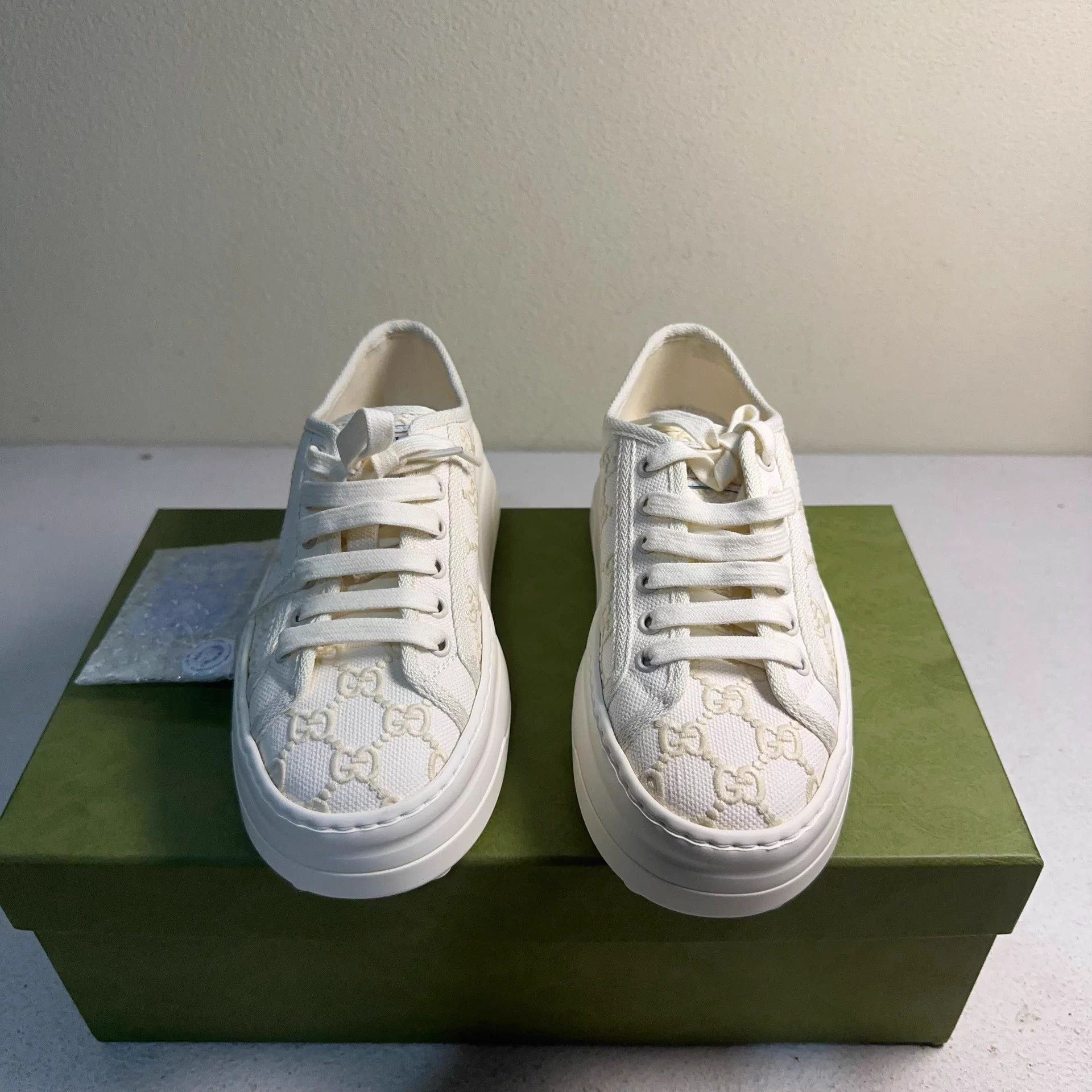 Gucci GUCCI Tennis 1977 Cream Women's Sneakers Size US 6 / IT 36 - 2 Thumbnail