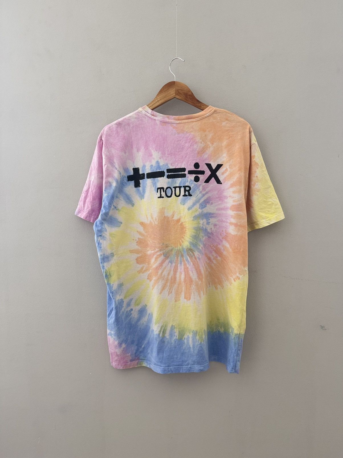 Band Tees Ed Sheeran band tee rock Butterfly T-shirts vintage size XXL Size US XL / EU 56 / 4 - 4 Thumbnail