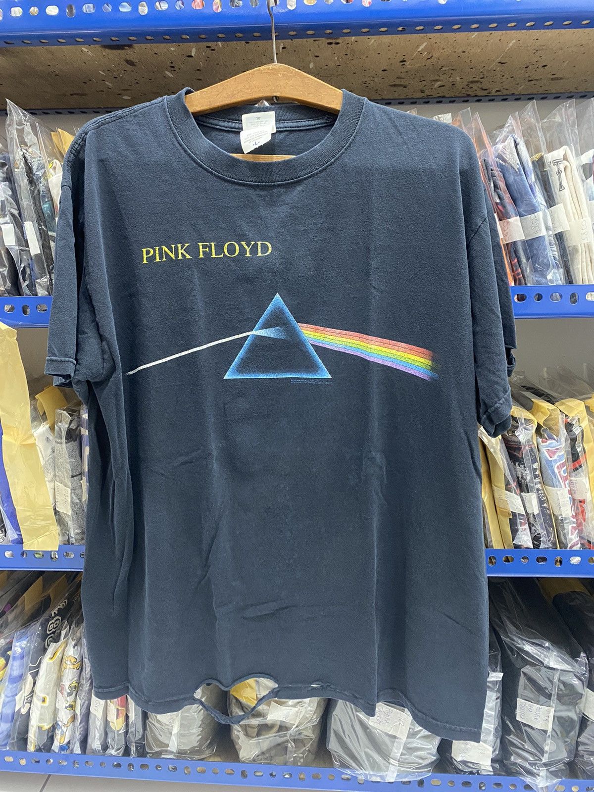 Band Tees DISTRESSED PINK FLOYD TSHIRT Size US L / EU 52-54 / 3 - 1 Thumbnail