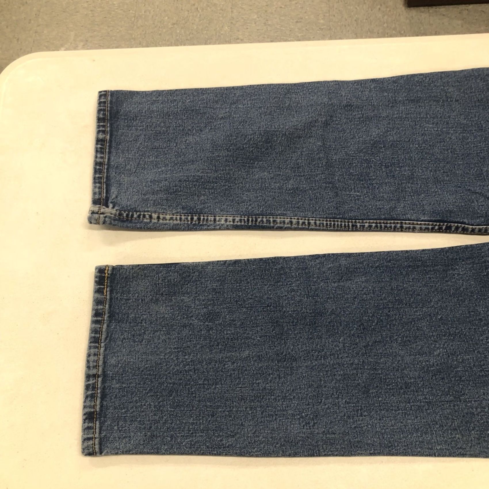 Levi's VINTAGE Levi's 514 Jeans Men’s 36x28.5 Med Blue Wash Straight 5-Pocket Denim Regular Mens Size US 36 / EU 52 - 6 Thumbnail
