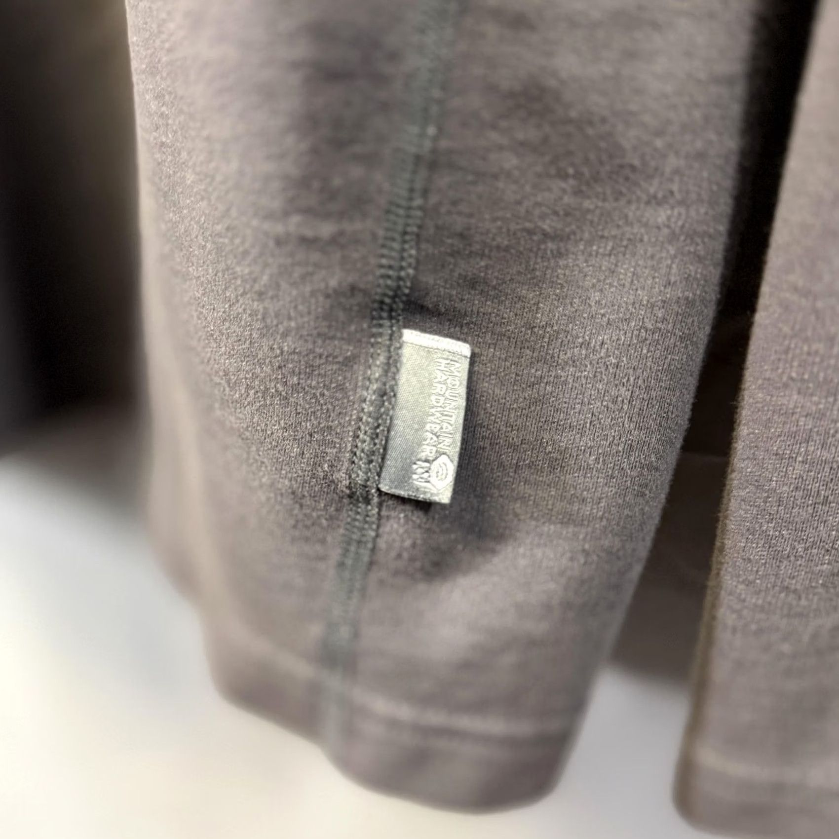 Mountain Hardwear Mountain Hardwear Pullover Mens Large Gray Quarter Zip Mock Neck Chest Pocket Sweatshirt L Regular String? Size US L / EU 52-54 / 3 - 4 Thumbnail