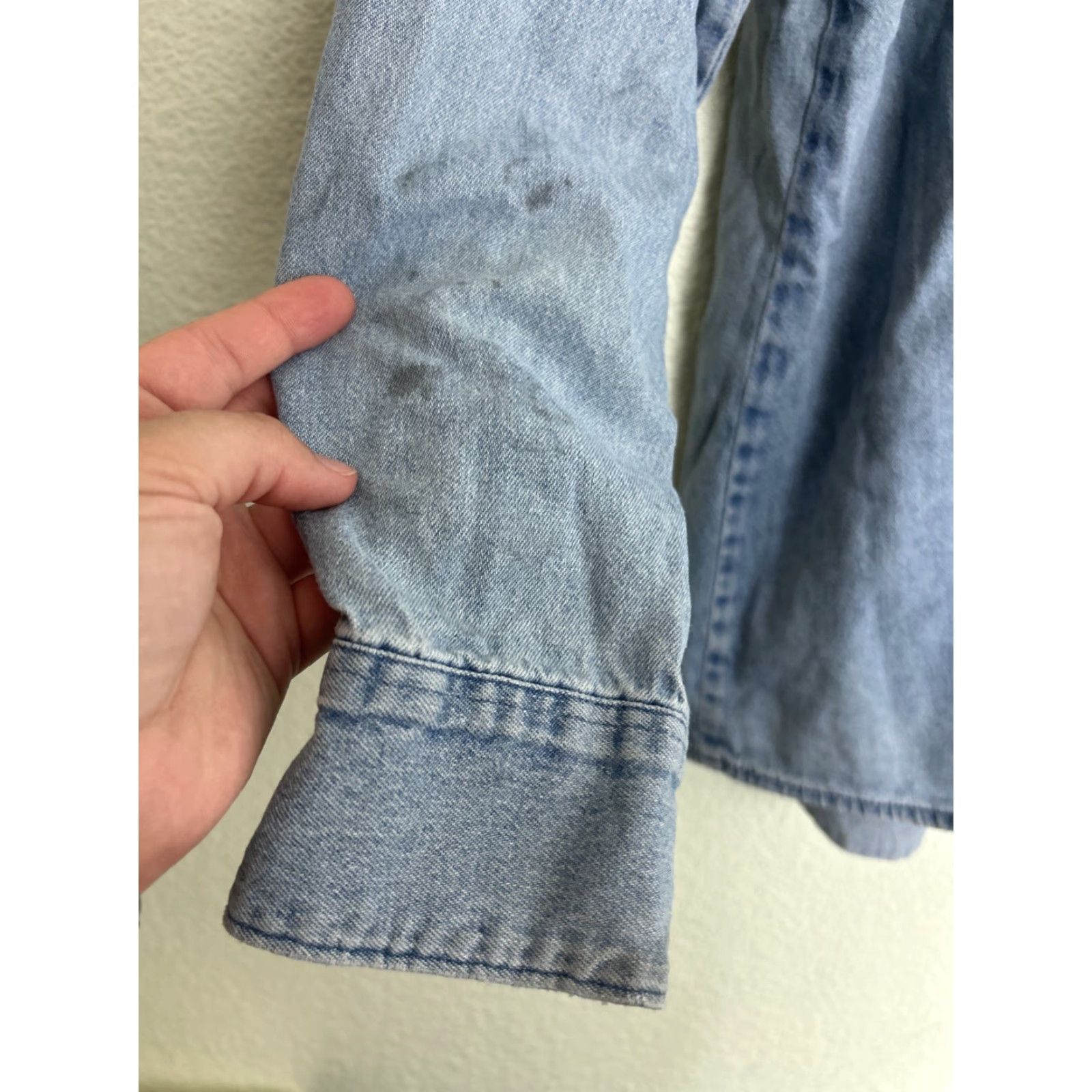 Dickies Dickies Mens XL Long Sleeve Denim Shirt Light Wash Button-Down Distressed Denim Blue Shirt Mens XL Long Sleeve Button-Up Size US XL / EU 56 / 4 - 4 Thumbnail
