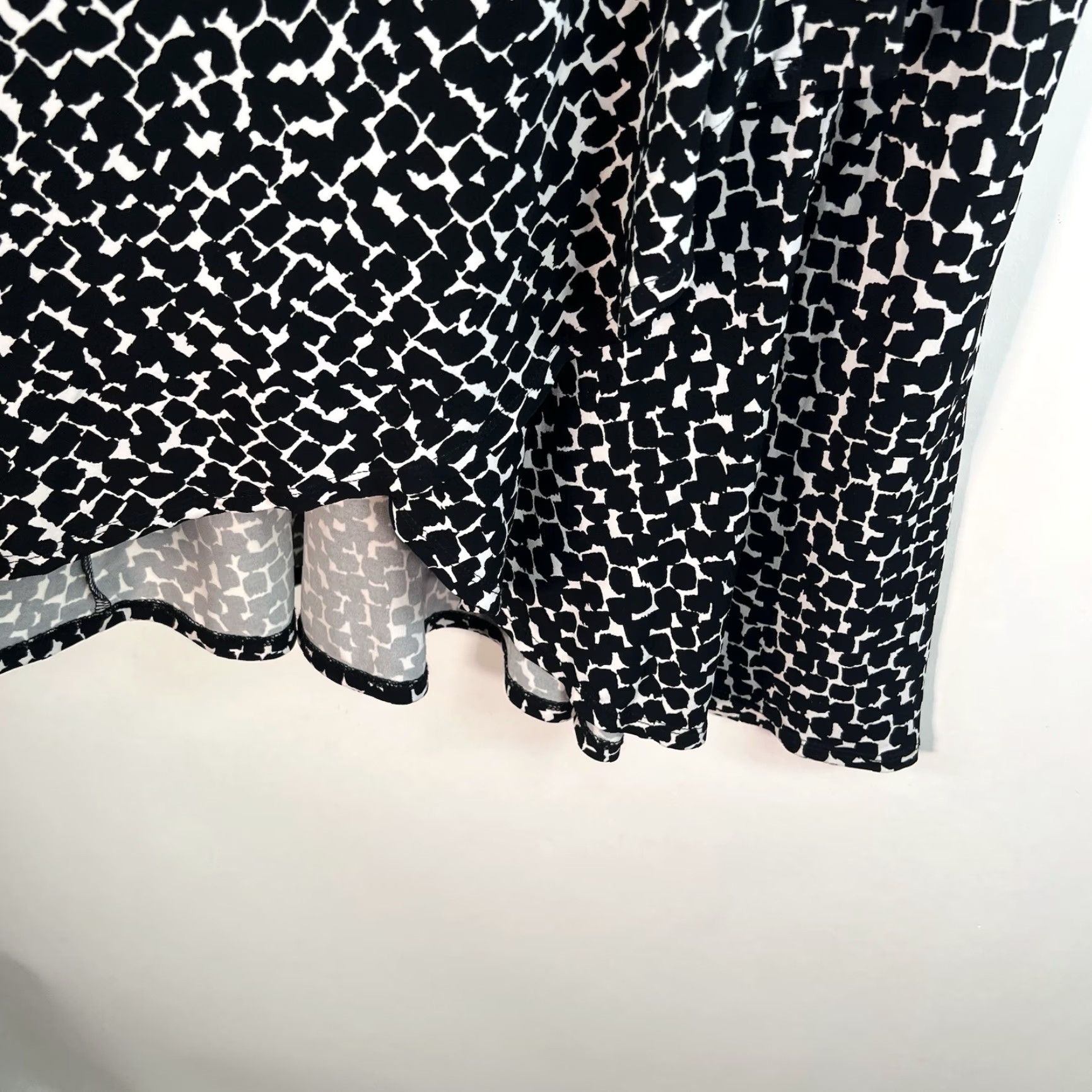Bcbgmaxazria BCBG Maxazaria Animal Print Wrap Open Dress Women’s M Black-And-White NWT Size M / US 6-8 / IT 42-44 - 6 Thumbnail