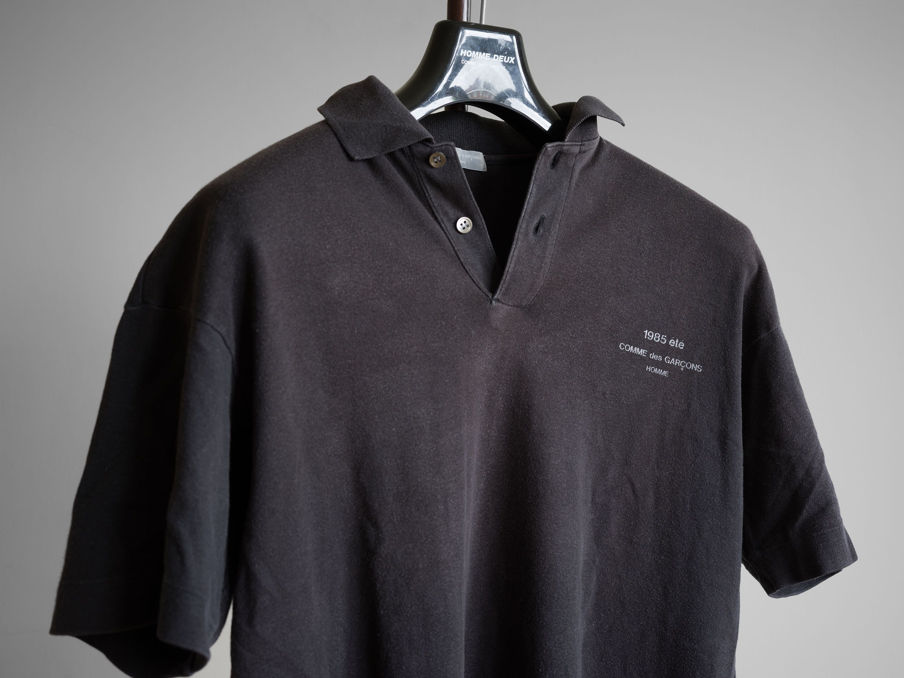 Comme des Garcons Homme SS1985 COMME des GARÇONS HOMME LOGO PRINT POLO SHIRT Size US L / EU 52-54 / 3 - 3 Thumbnail