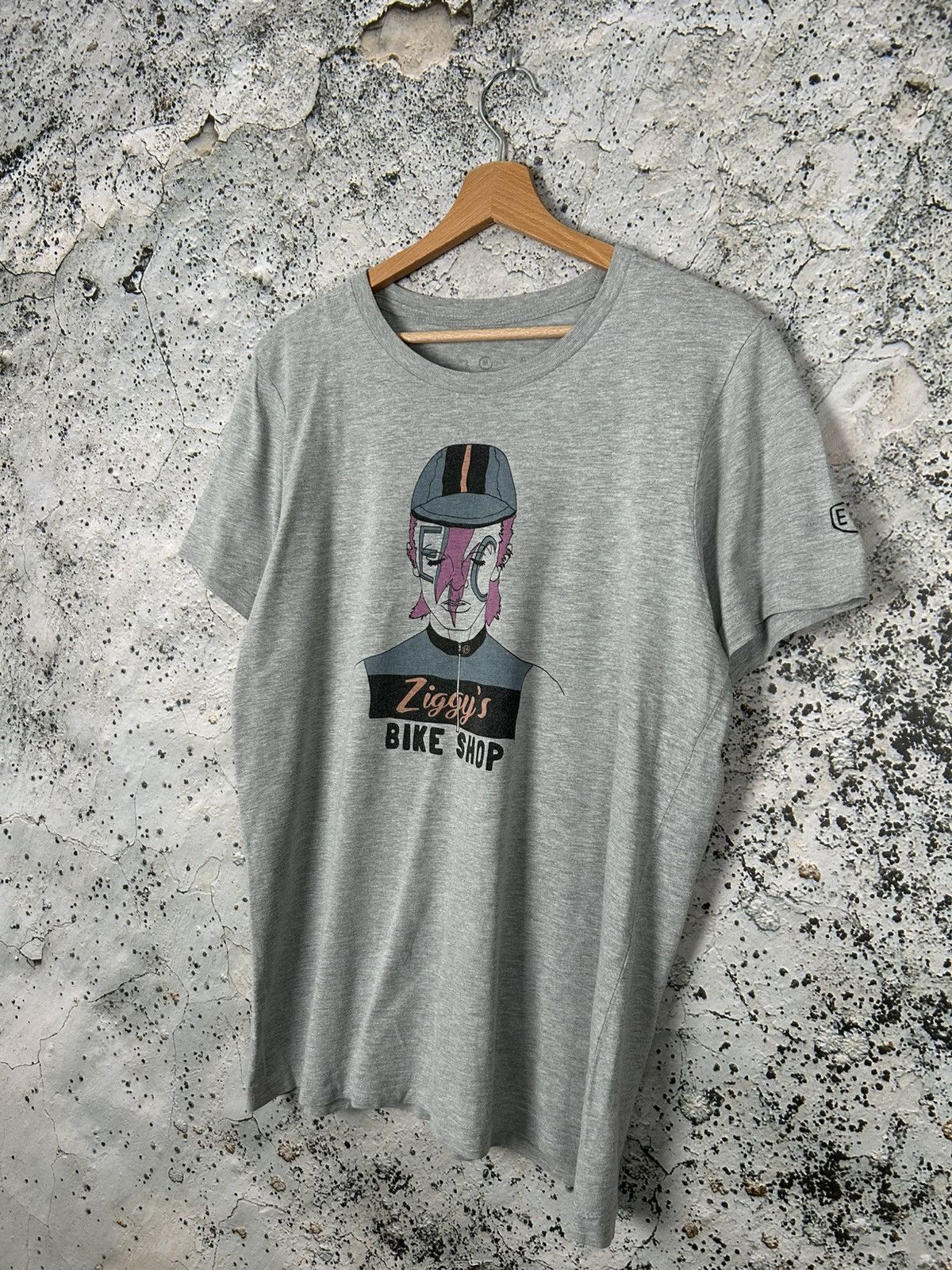 Vintage Ziggy Bike Shop David Bowie Graphic Tee Streetwear Vintage Size US M / EU 48-50 / 2 - 2 Thumbnail