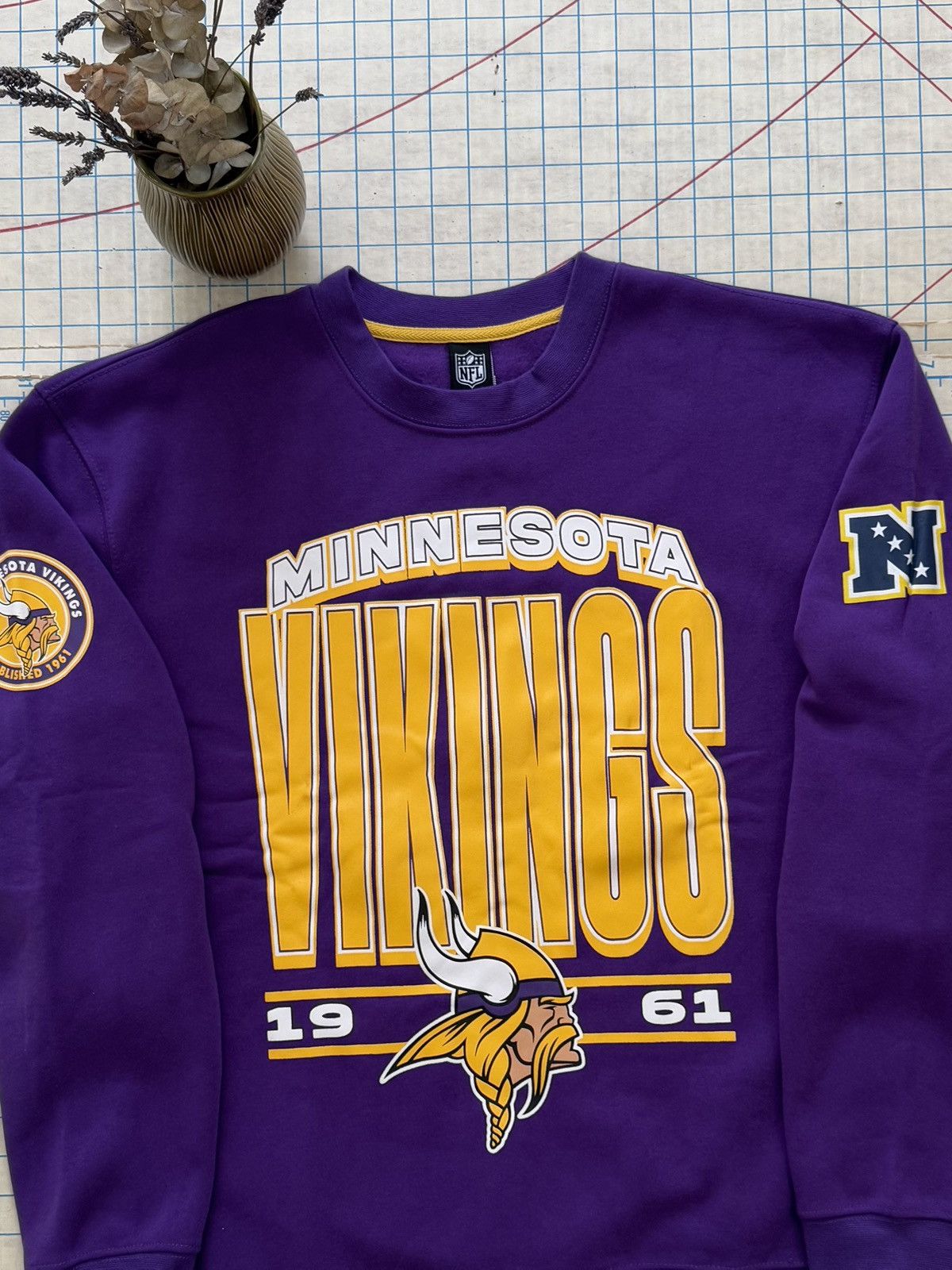 NFL NWT NFL Team Apparel Minnesota Vikings Crewneck Sweater Lar Size US L / EU 52-54 / 3 - 3 Thumbnail