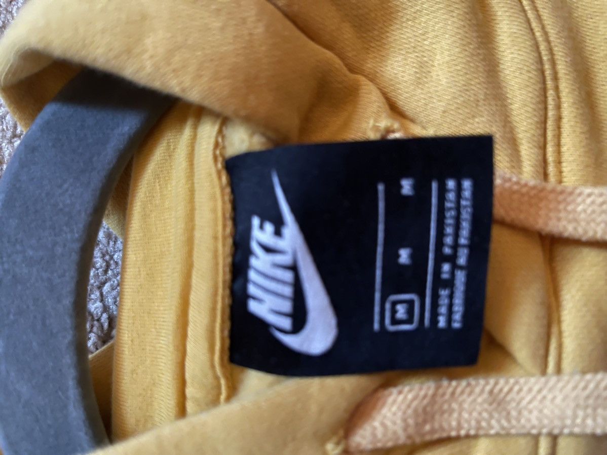 Nike Y2K Hoodie Yellow Boxy fit mini swoosh Size US M / EU 48-50 / 2 - 3 Thumbnail