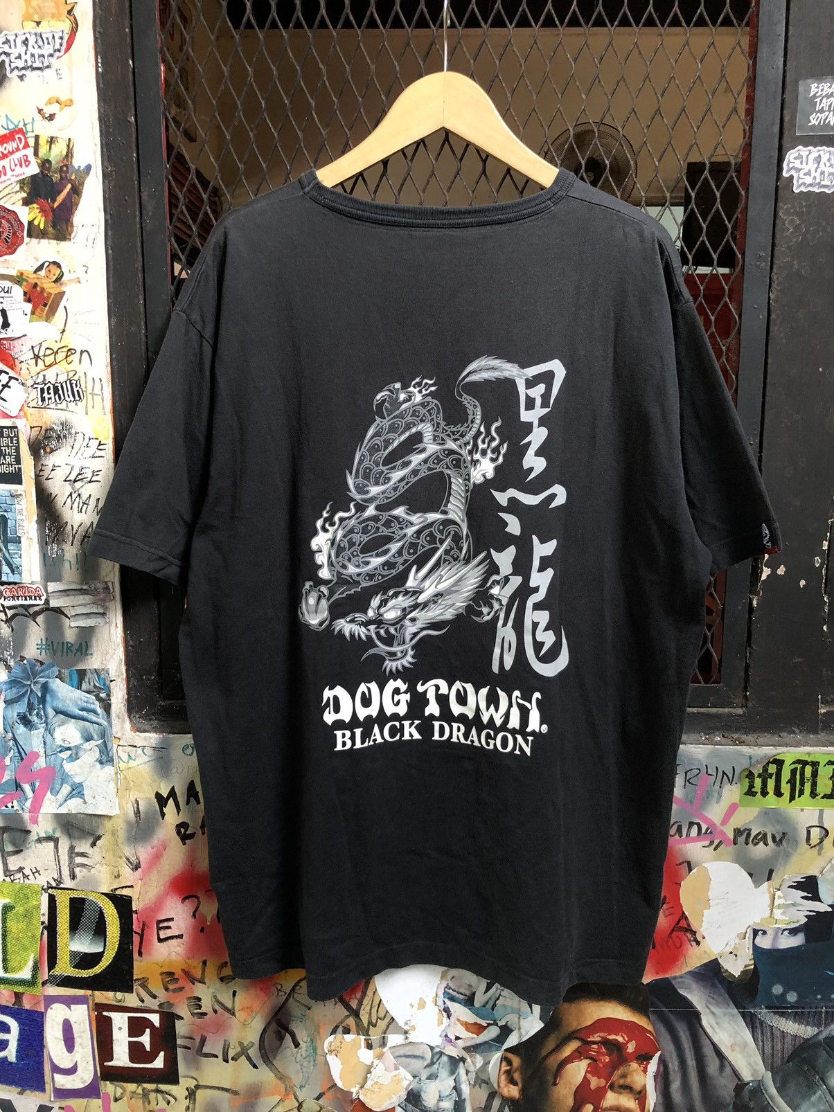 Dogtown × Japanese Brand × Vintage VINTAGE DOG TOWN BLACK DRAGON SHIRT Size US XL / EU 56 / 4 - 1 Thumbnail