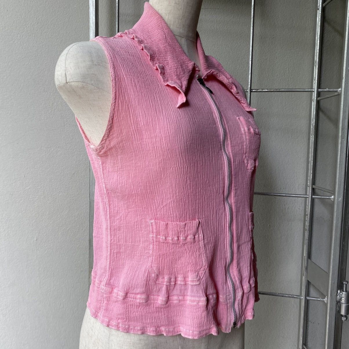 Tsumori Chisato Tsumori Chisato Pink Pleated Zip Sleeveless Shirt Size S / US 4 / IT 40 - 17 Thumbnail
