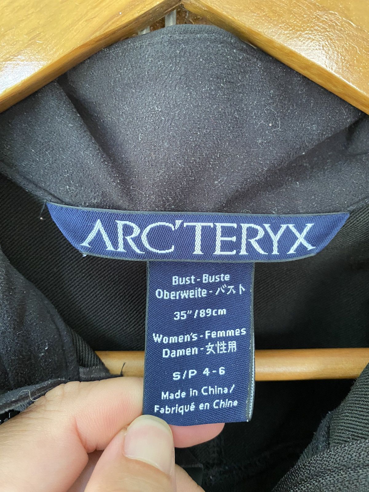 Arc'teryx Vintage Super black logo Jacket Size S / US 4 / IT 40 - 14 Thumbnail