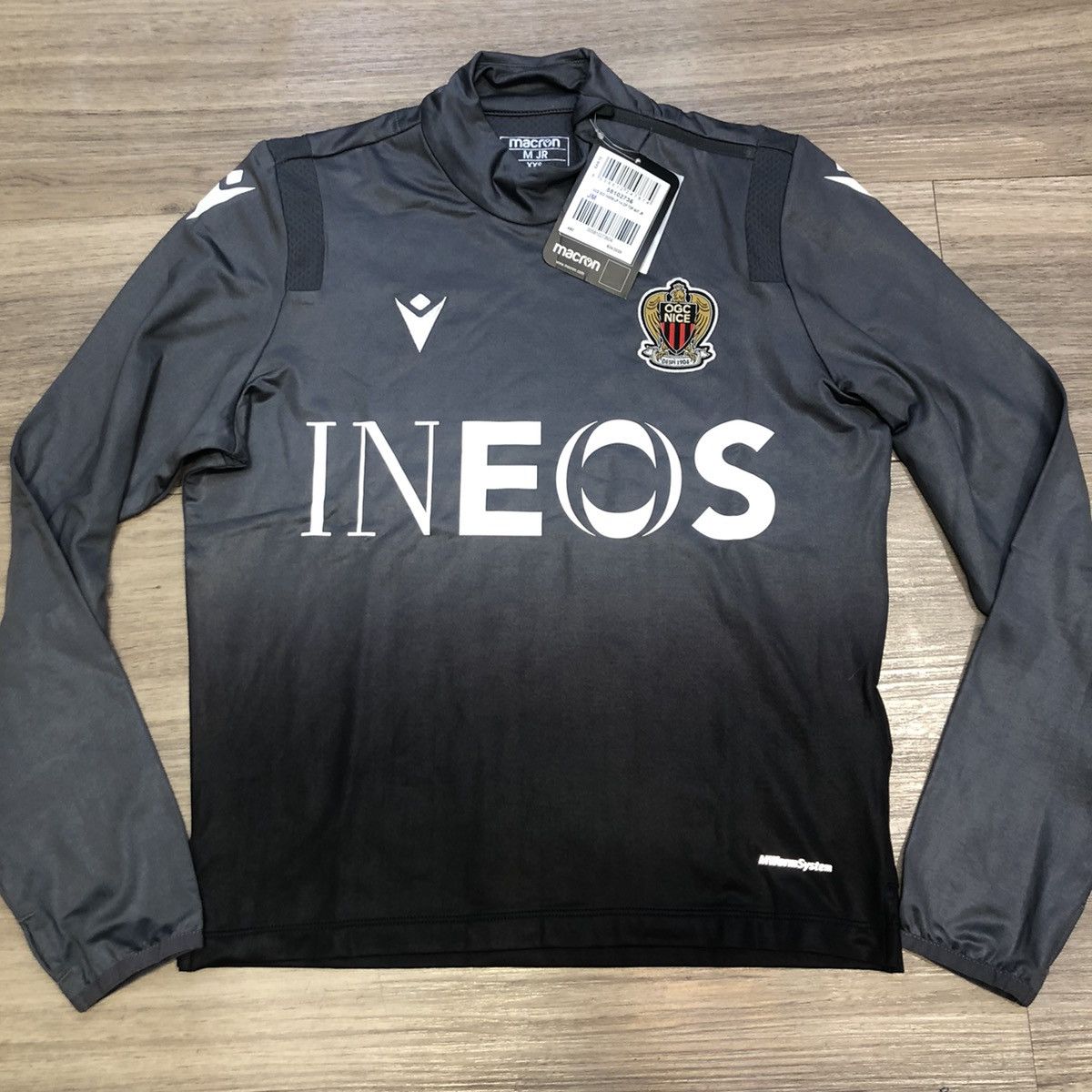 Nice training sweater (Bnwt) youth size