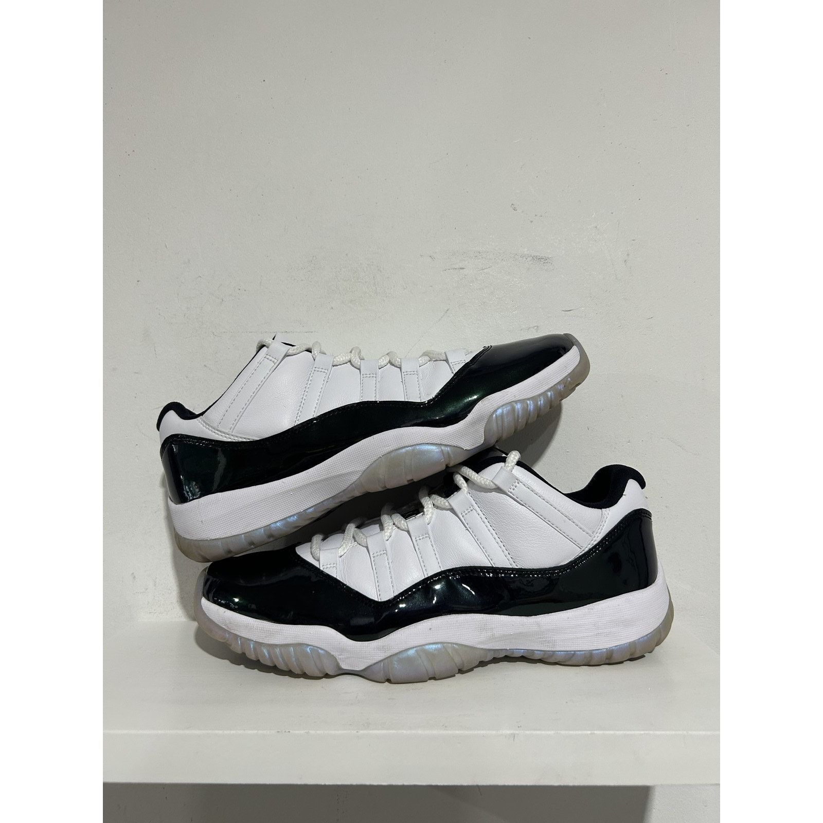 JORDAN 11 RETRO LOW IRIDESCENT SIZE PREOWNED