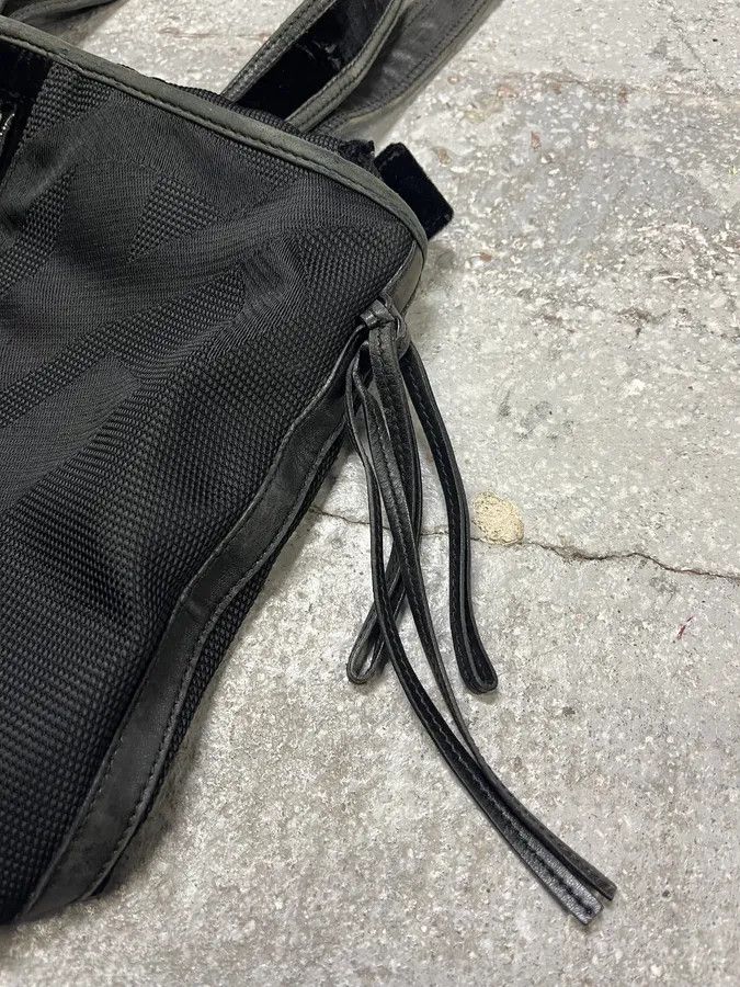Yves Saint Laurent 2000s Yves Saint Laurent Zip Black Handle Bag Size ONE SIZE - 5 Thumbnail