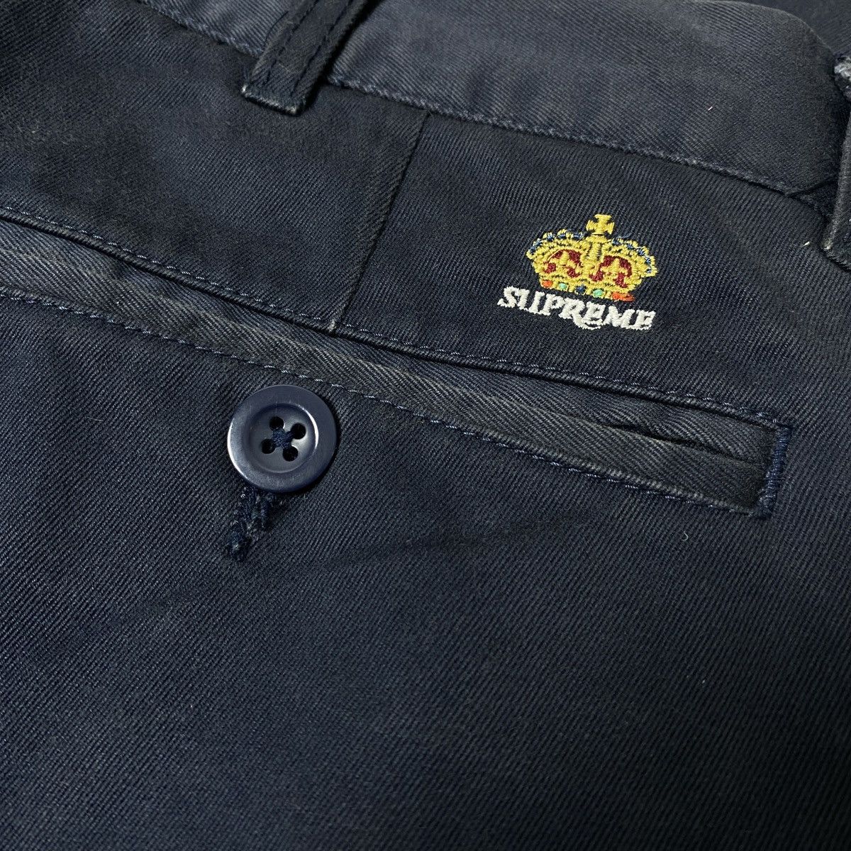 Supreme Supreme Crown Logo Chinos Pants Size US 33 - 6 Thumbnail