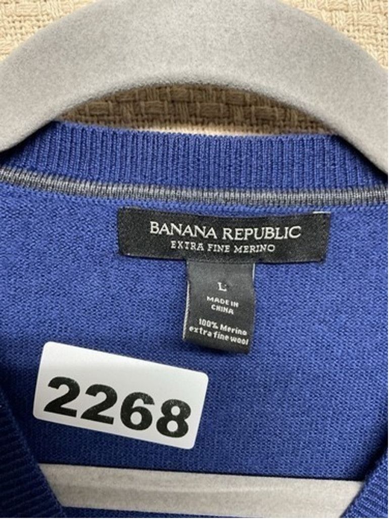 Banana Republic Banana Republic Blue Merino Wool V-Neck Sweater Men Size L Size US L / EU 52-54 / 3 - 3 Thumbnail