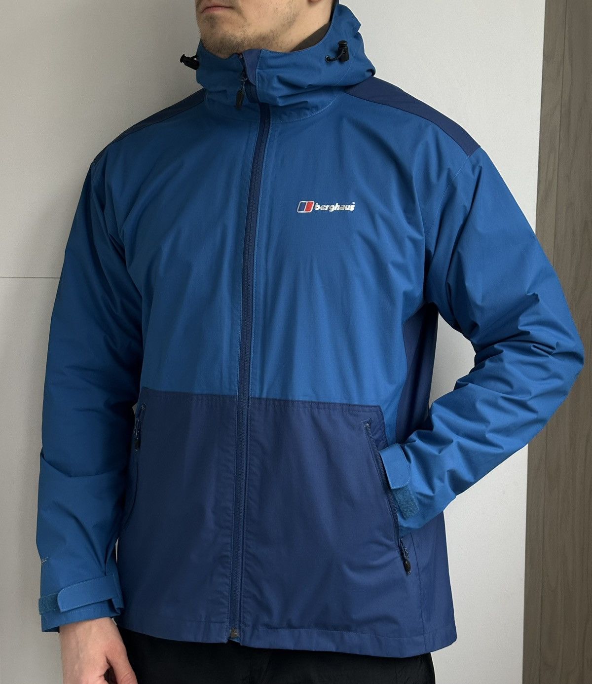 Berghaus Berghaus Hydroshell Lightweight Hooded Waterproof Jacket Size US XL / EU 56 / 4 - 2 Thumbnail