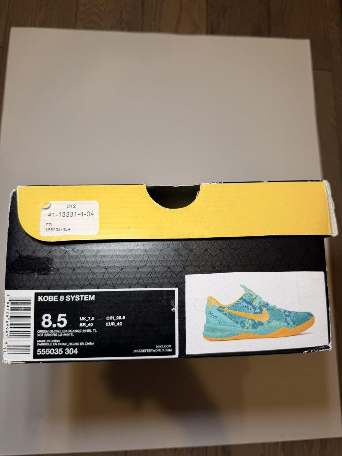 Nike RARE Nike Kobe 8 Green Glow size 8.5 Men 555035 304 Size US 8.5 / EU 41-42 - 8 Thumbnail