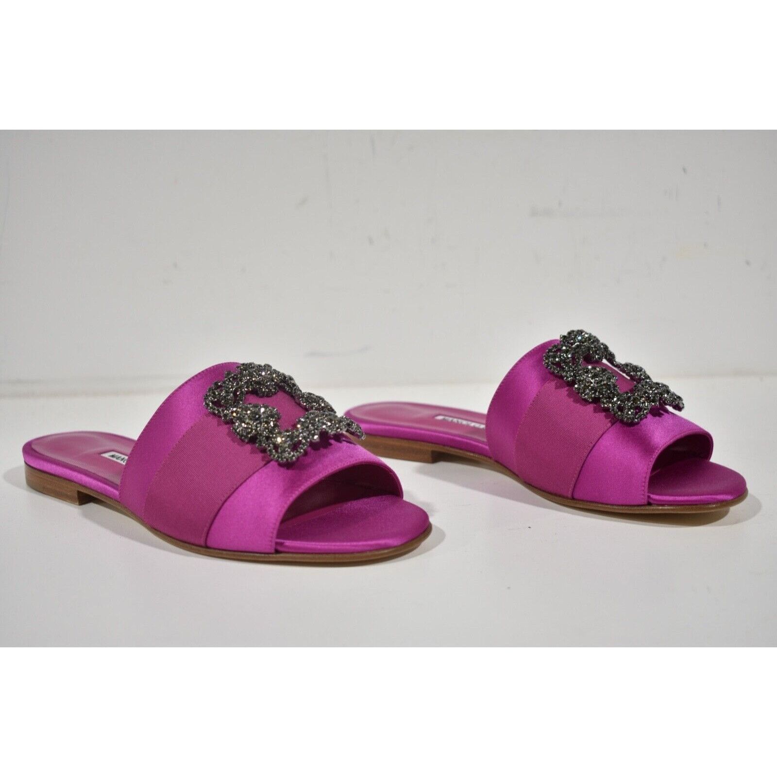 Manolo Blahnik Manolo Blahnik Martamod Hangisi Crystal Buckle Pink Satin Size US 7.5 / IT 37.5 - 5 Thumbnail