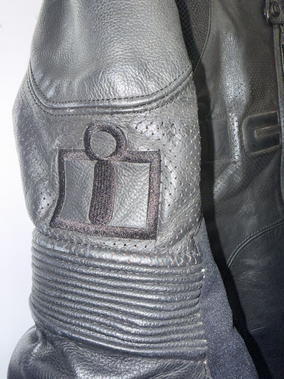 ICON Motorsports ICON Overlord Leather Moto Jacket Black M Techwear Size US M / EU 48-50 / 2 - 8 Thumbnail