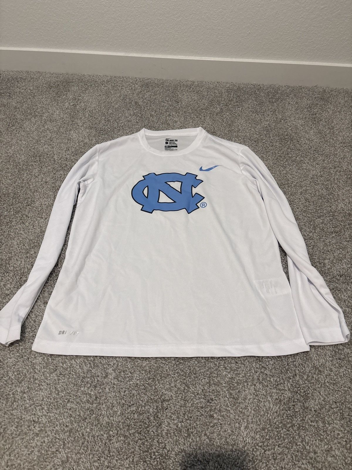 Nike FITS VERY SMALL Nike UNC Long Sleeve Shirt Size Large Size US L / EU 52-54 / 3 - 1 Thumbnail