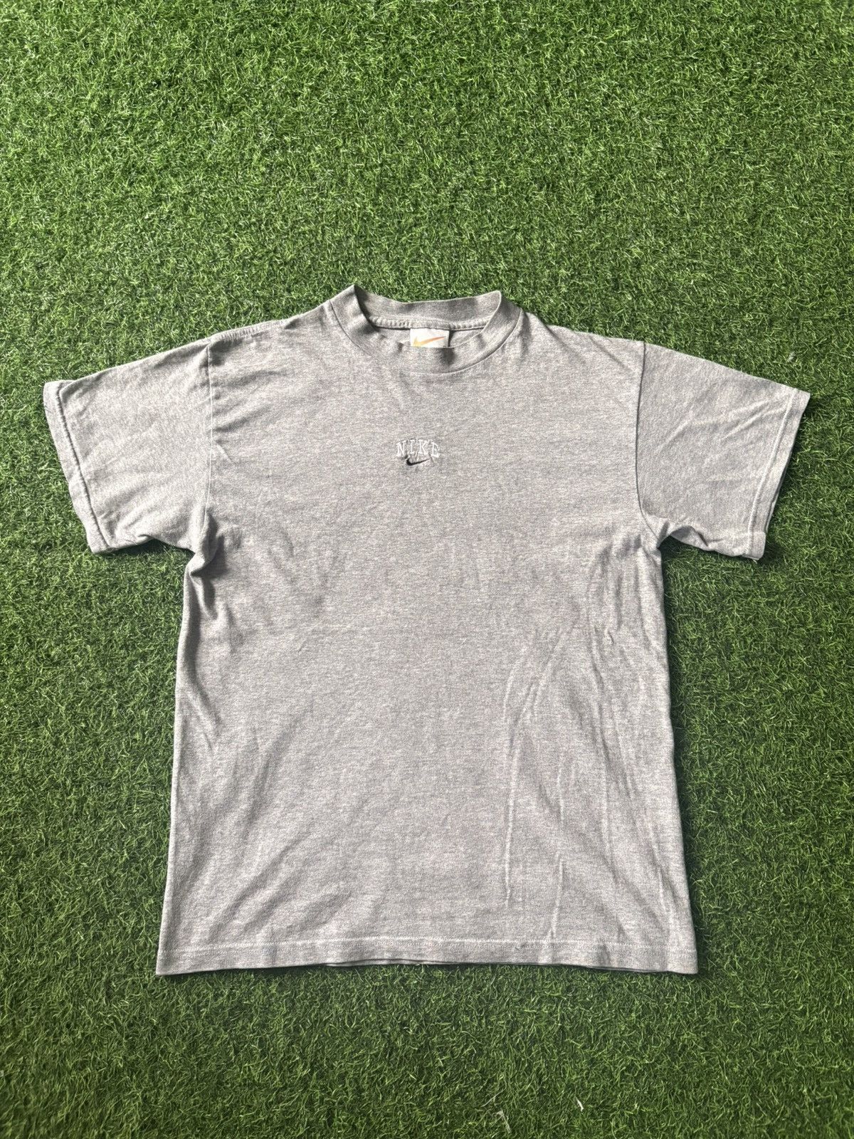 Nike Nike vintage retro 90s oldschool y2k tshirt Size US S / EU 44-46 / 1 - 1 Thumbnail