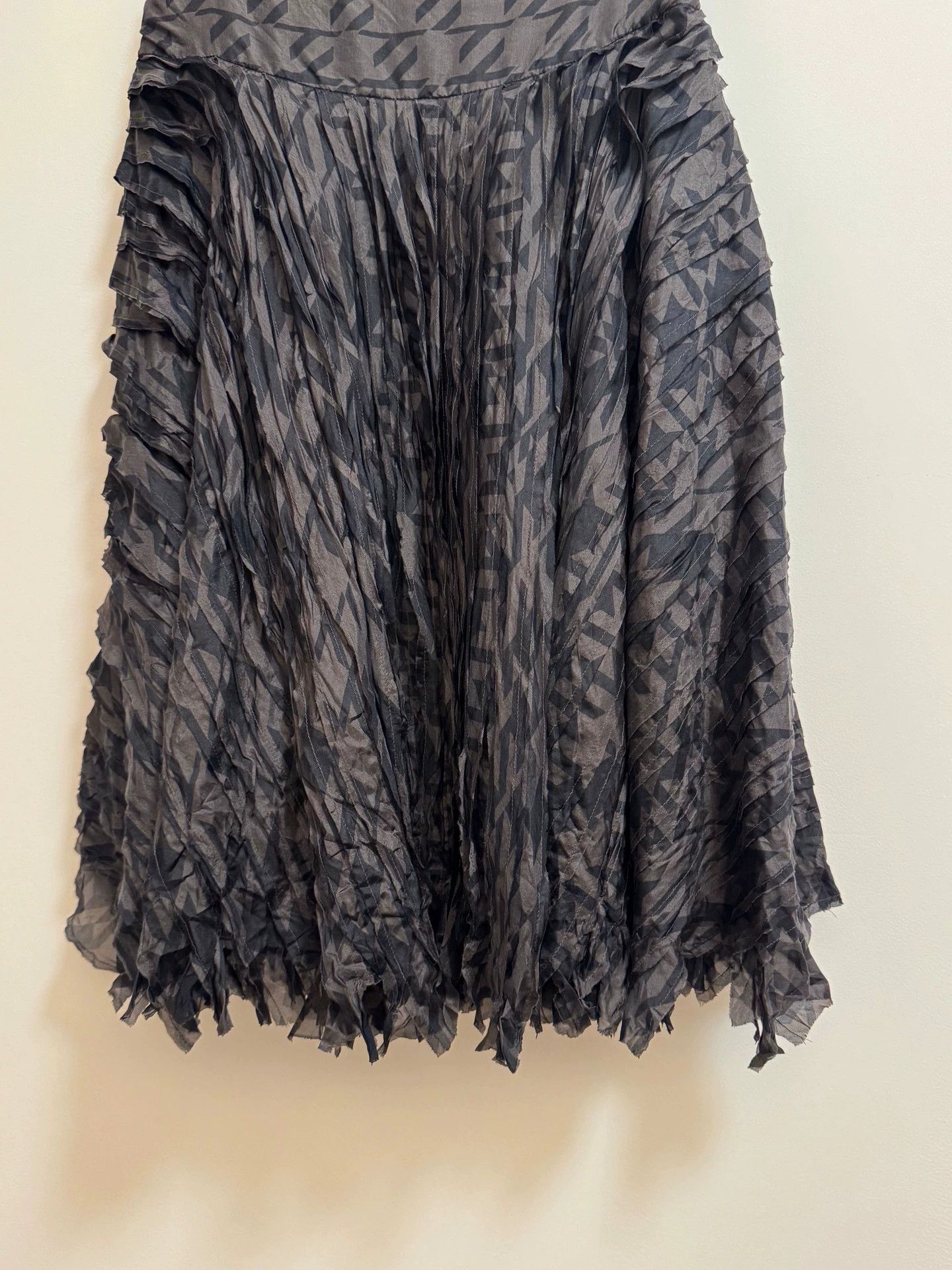 DKNY Vintage DKNY Pleated Textured Silk Skirt M Size 27" / US 4 / IT 40 - 6 Thumbnail