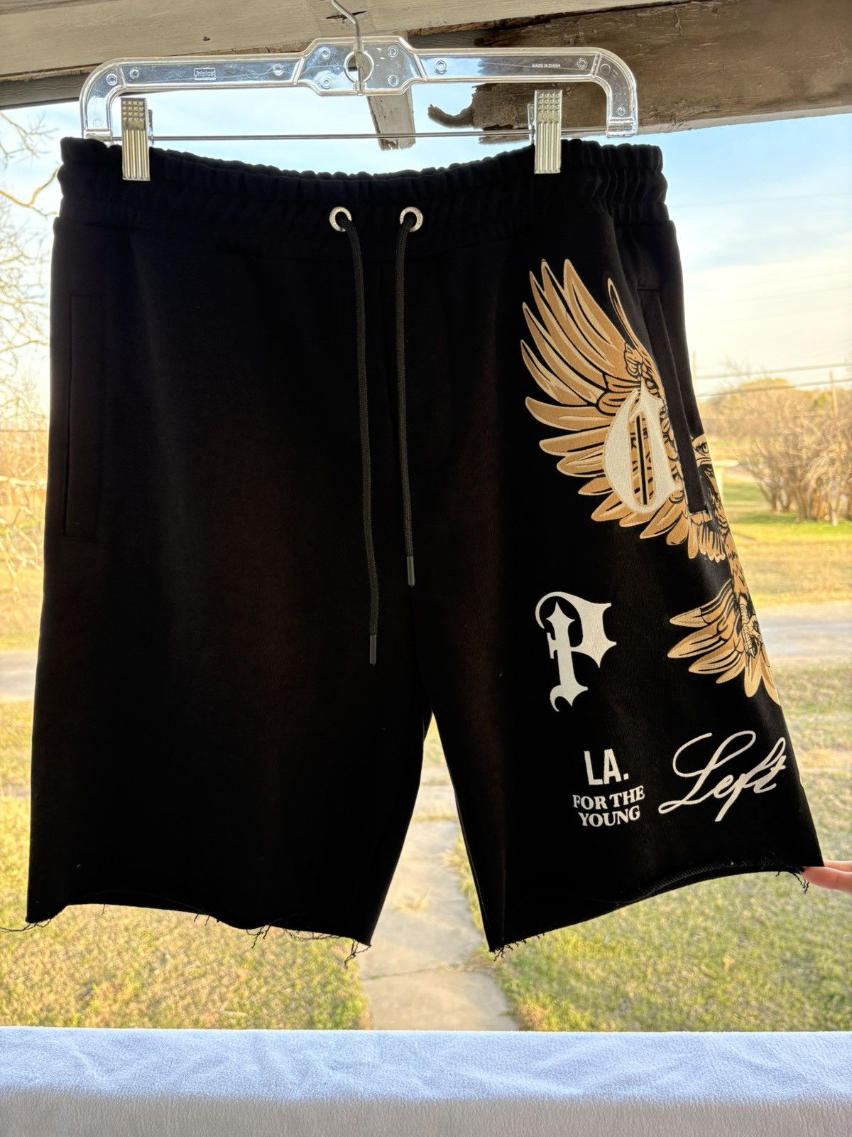 Other Left Point eagle graphic shorts Size US 32 / EU 48 - 1 Thumbnail