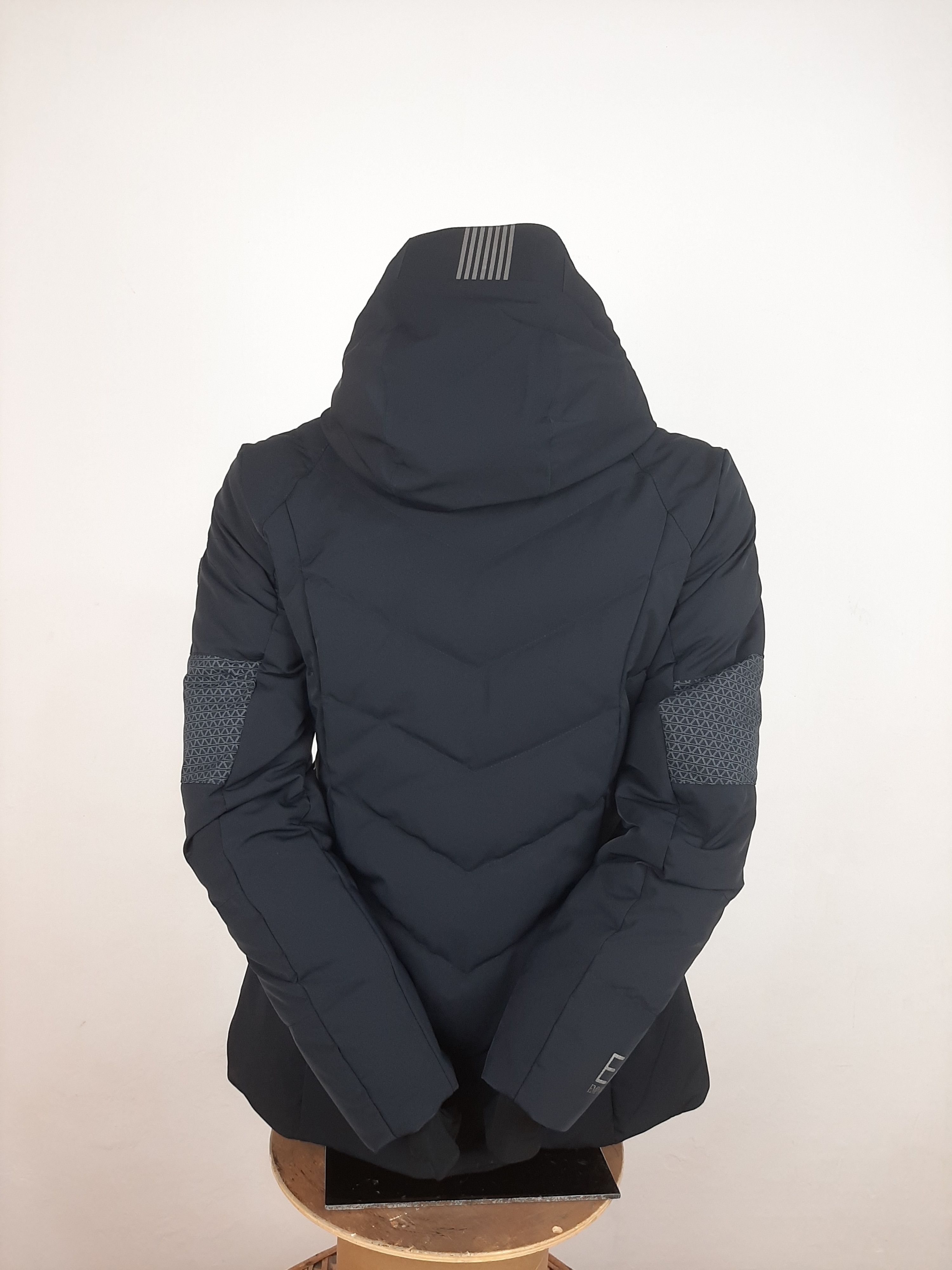 Emporio Armani Emporio Armani EA7 Ski Jacket Black Women's Size L Down Size L / US 10 / IT 46 - 4 Thumbnail