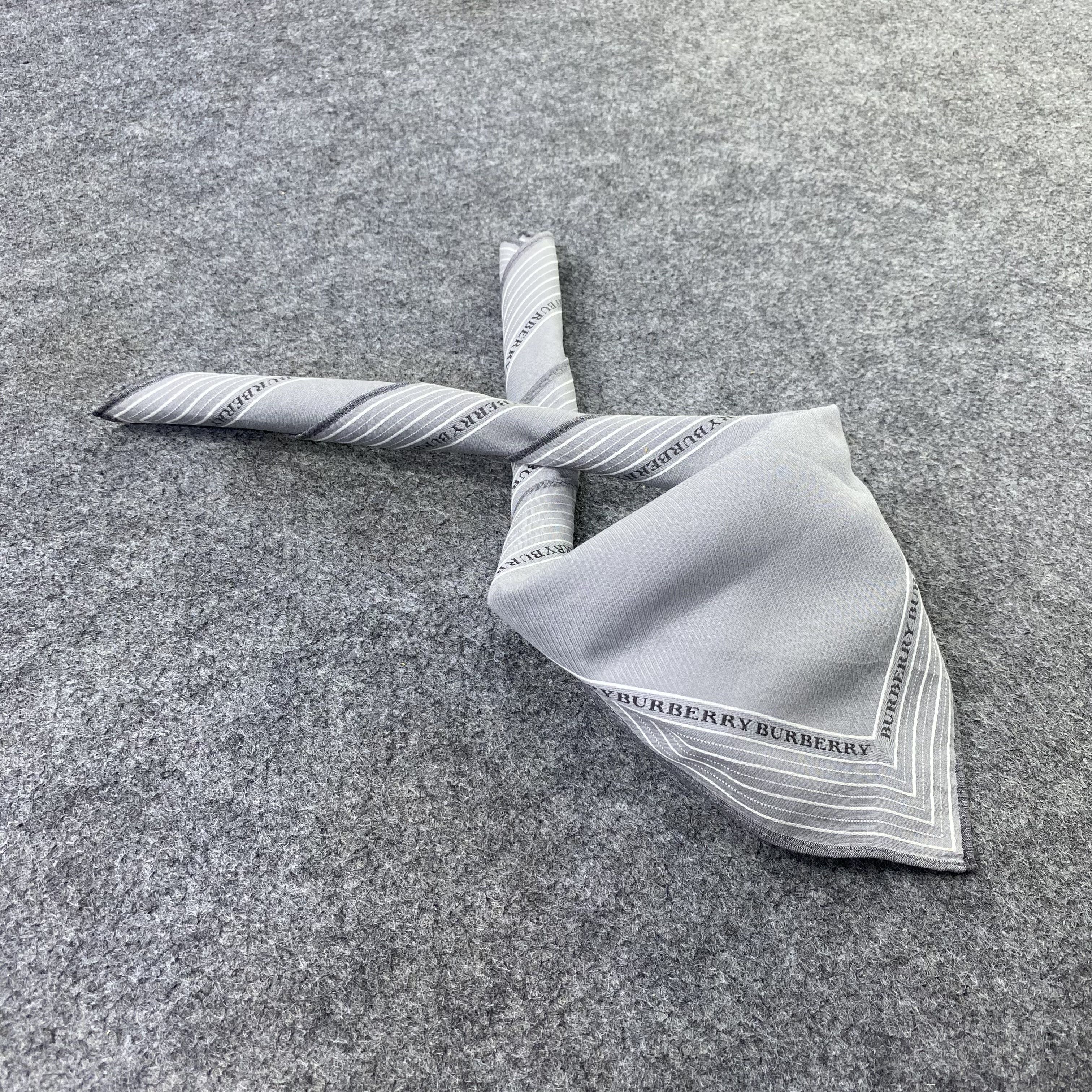 Burberry Burberry Handkerchief / Bandana / Neckerchief-B2254 Size ONE SIZE - 1 Thumbnail