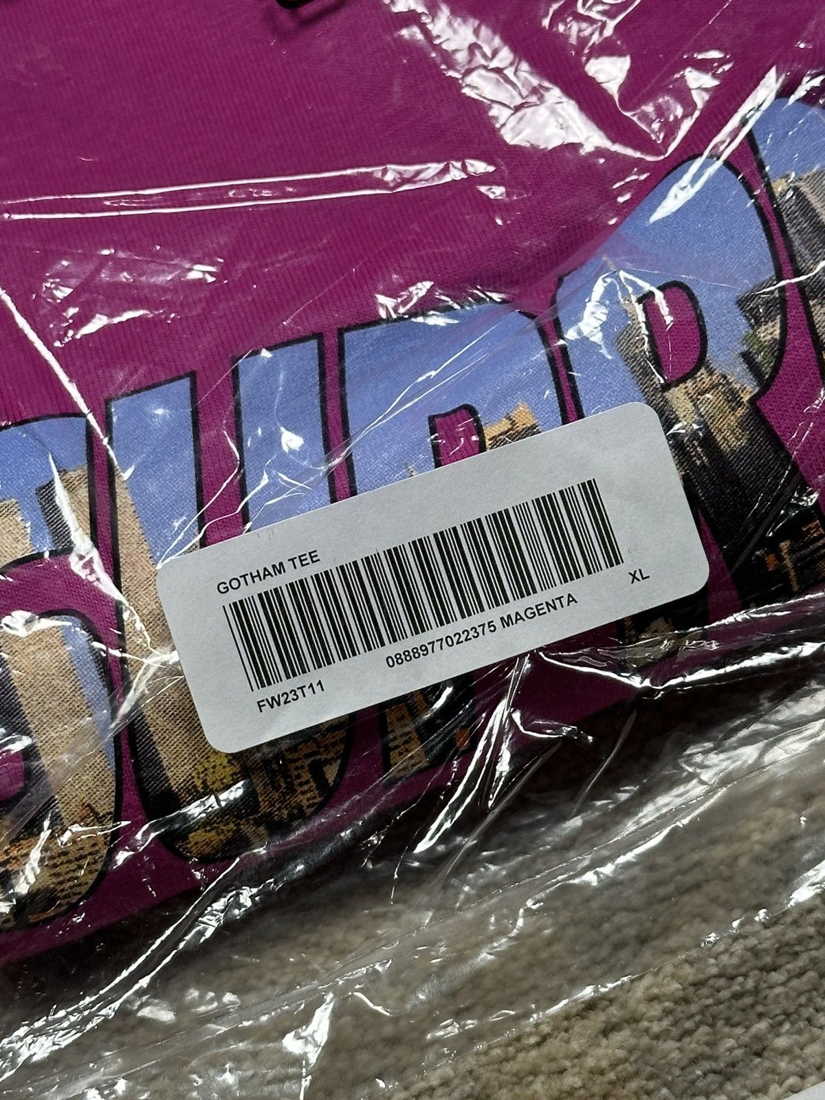 Supreme Supreme Gotham Tee - Magenta - XL - FW23 Size US XL / EU 56 / 4 - 4 Thumbnail