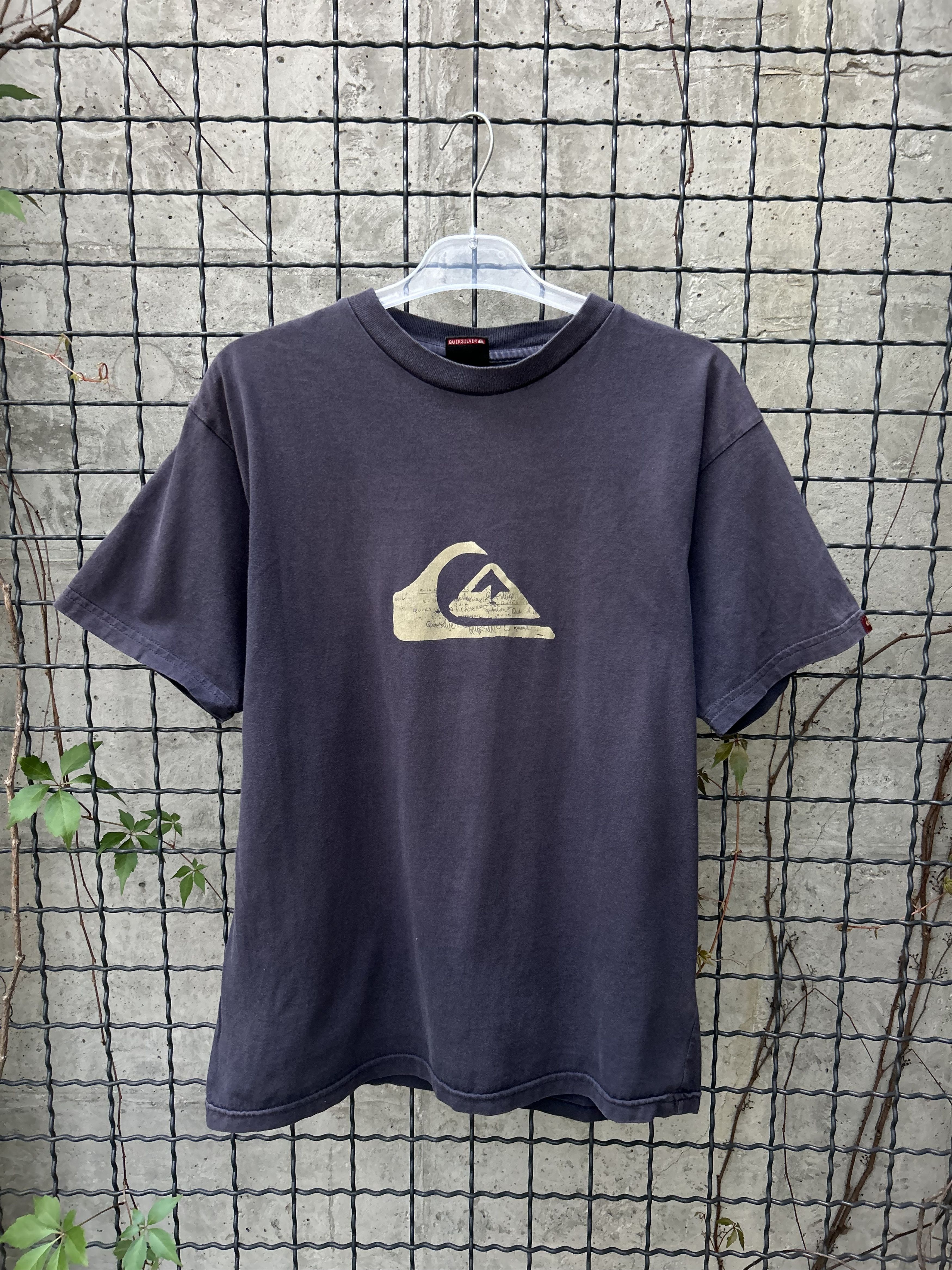Quiksilver Vintage 2000s Quiksilver Surf Streetwear Graphic T-shirt Size US S / EU 44-46 / 1 - 1 Thumbnail
