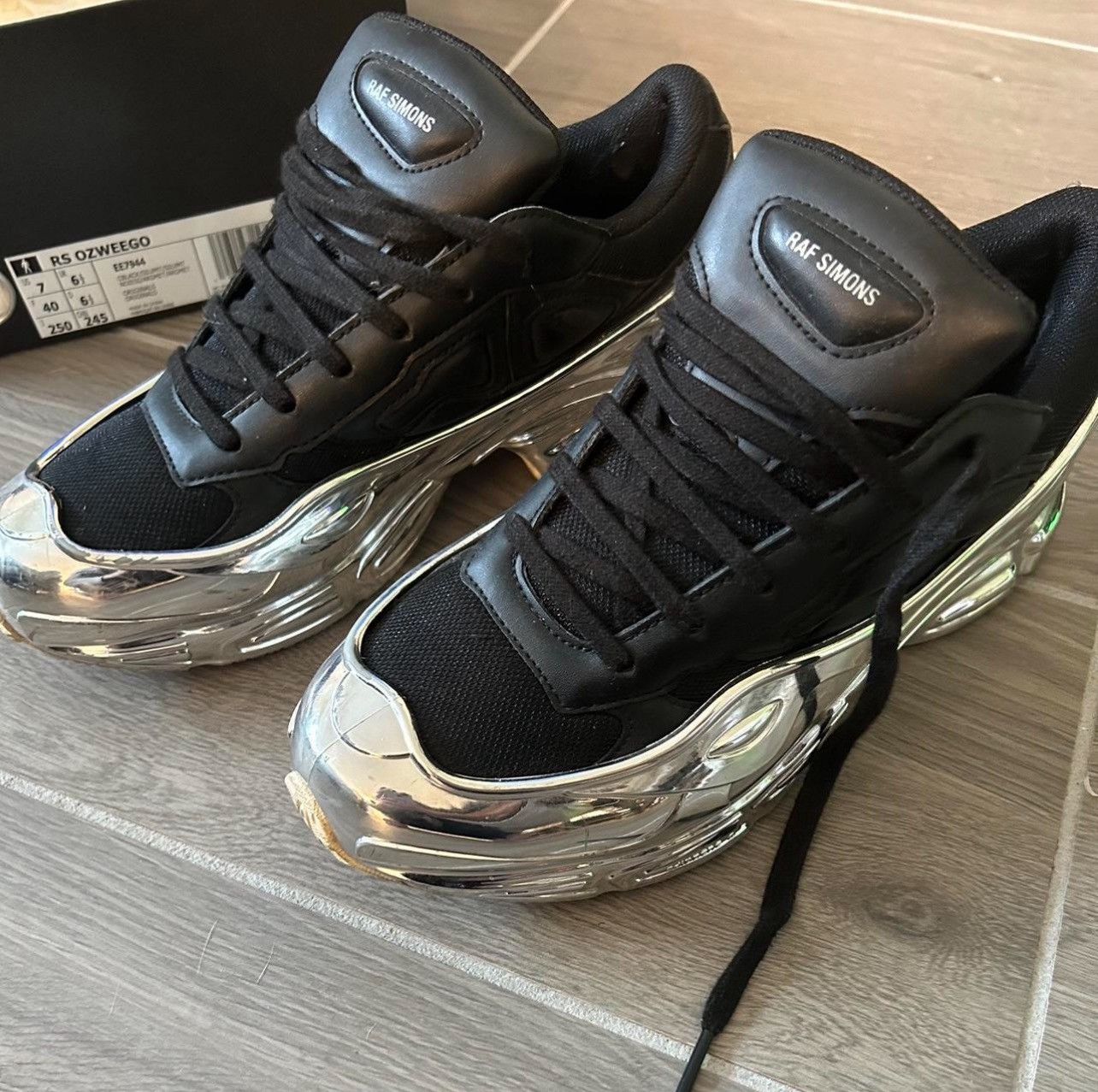 Raf Simons raf simons ozweego chrome Size US 7 / EU 40 - 1 Thumbnail