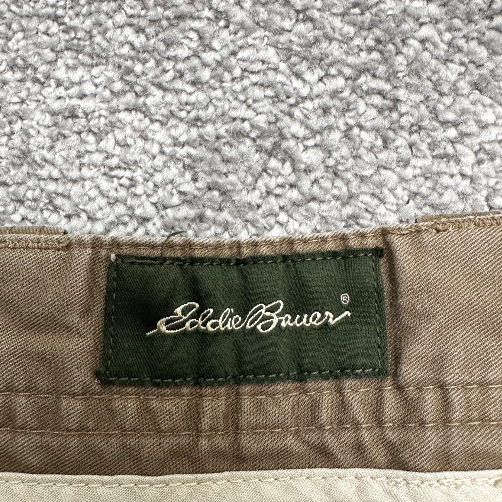 Eddie Bauer Eddie Bauer Chino Shorts Mens 35 Brown Pleated Front 100% Cotton Casual Outdoor Shirt Bag? Size US 35 - 5 Thumbnail
