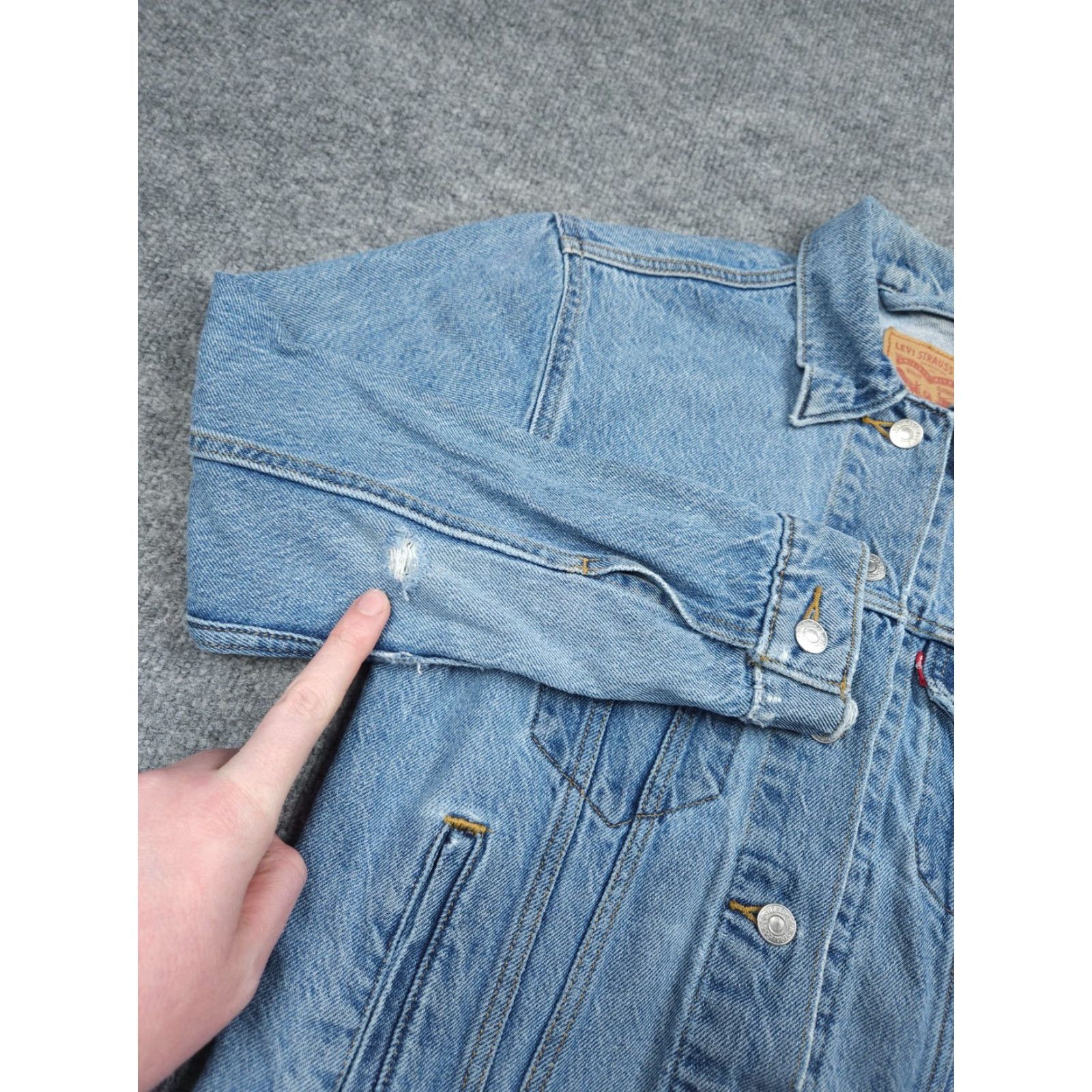 Levi's Levis Jean Jacket Women's XS Blue Denim Distressed Classic Biker 100% Cotton Size 26" / US 2 / IT 38 - 4 Thumbnail