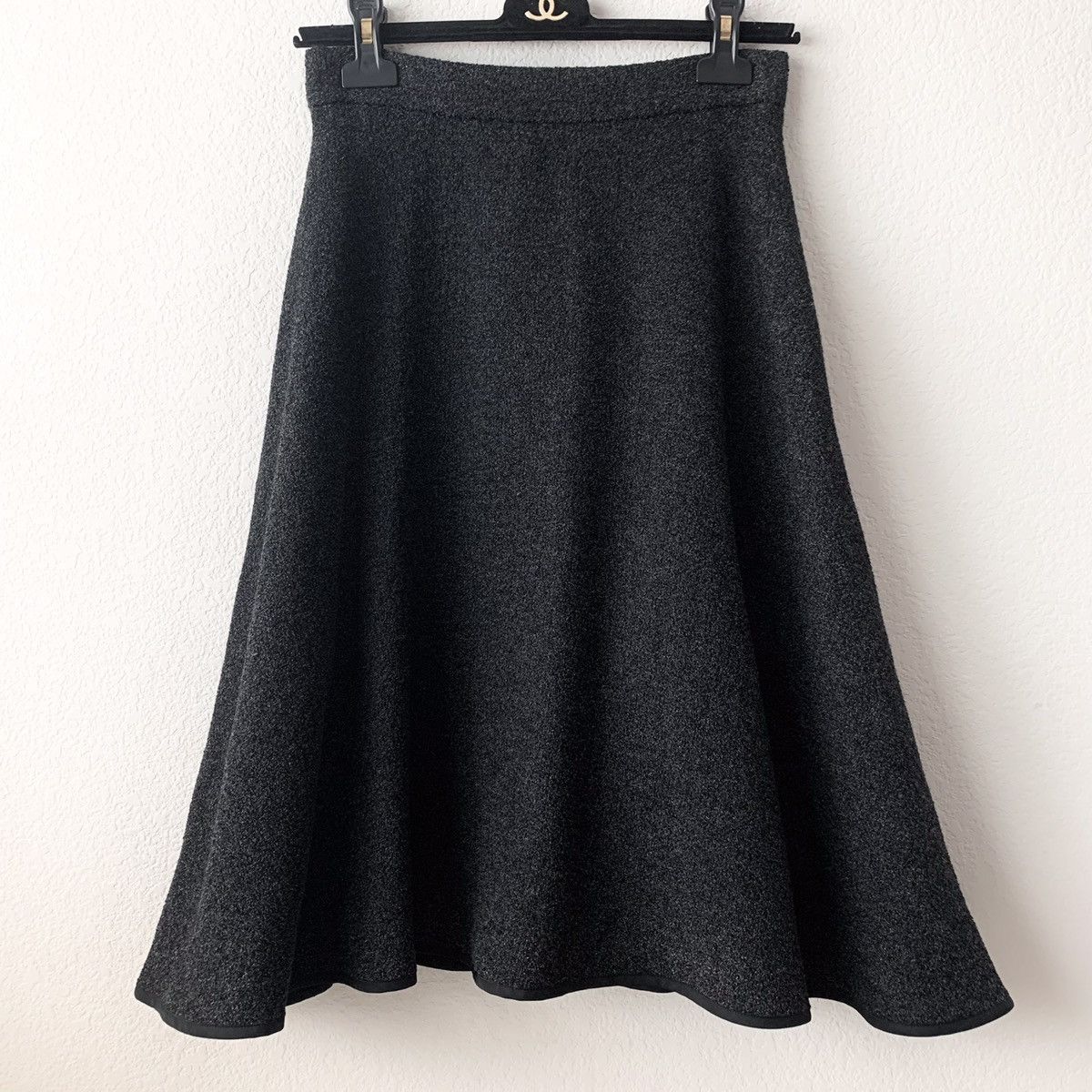 Louis Vuitton Louis Vuitton wool blend flare skirt Size 27" / US 4 / IT 40 - 21 Thumbnail
