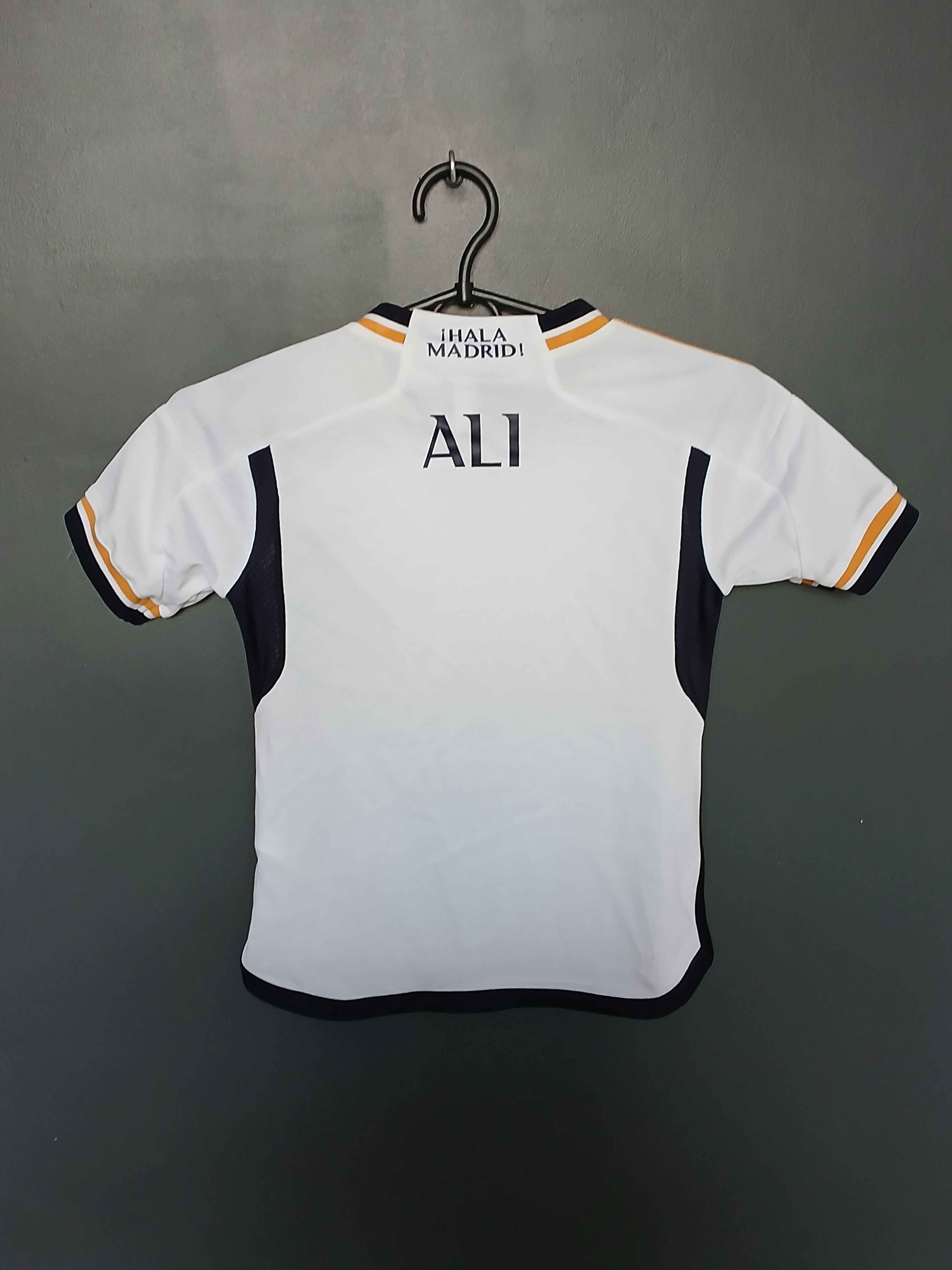 Adidas New KIDS Real Madrid 23/24 Home Football Jersey T-Shirt Size US XS / EU 42 / 0 - 2 Thumbnail