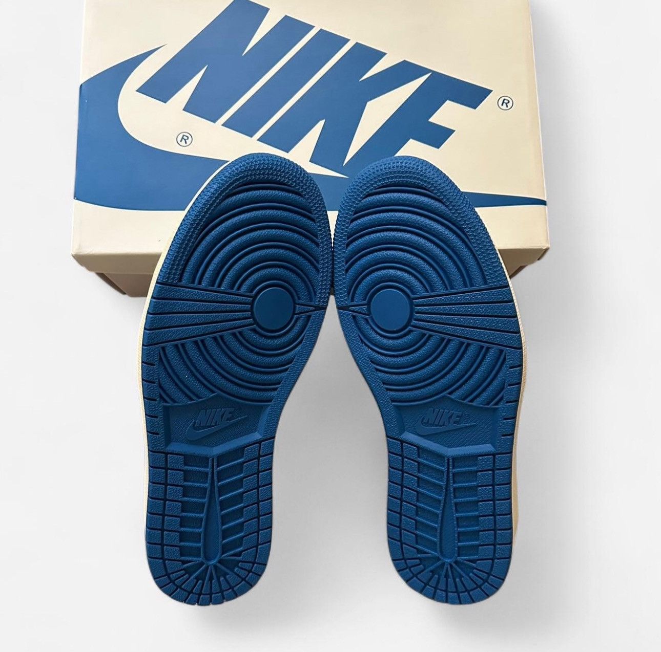 Fragment Design × Nike × Travis Scott Travis Scott Fragment Jordan 1 low Size US 10 / EU 43 - 13 Thumbnail