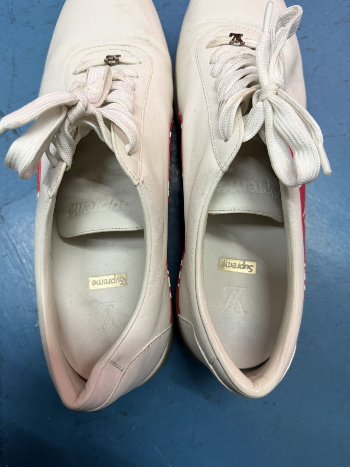 Louis Vuitton × Supreme LOUSI VUITTON X SUPREME SNEAKERS Size US 11 / EU 44 - 4 Thumbnail