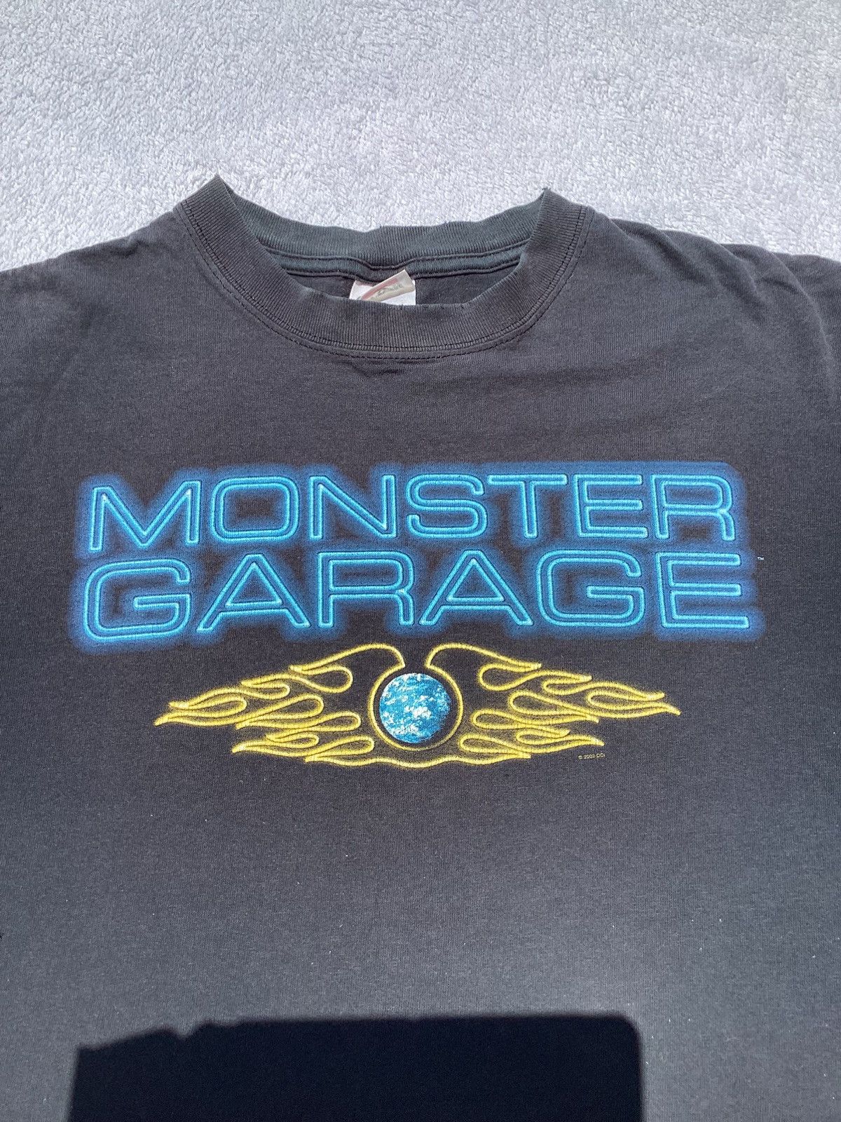 Vintage Vintage ‘02 monster garage television show anvil red bar Tee Size US M / EU 48-50 / 2 - 2 Thumbnail