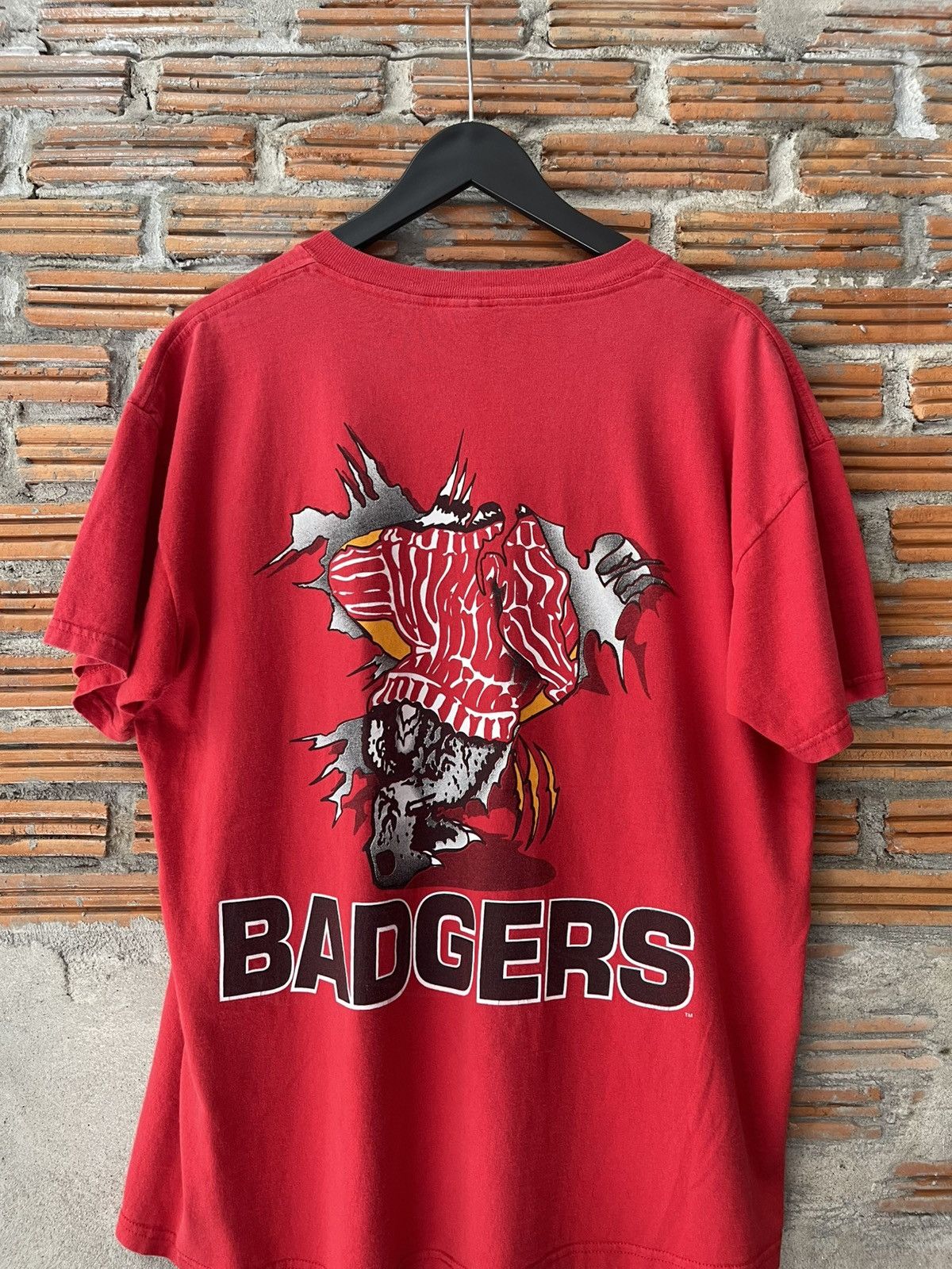 Vintage 🔥 Vintage 90s University of Wisconsin Badgers T-Shirt L Size US L / EU 52-54 / 3 - 11 Thumbnail