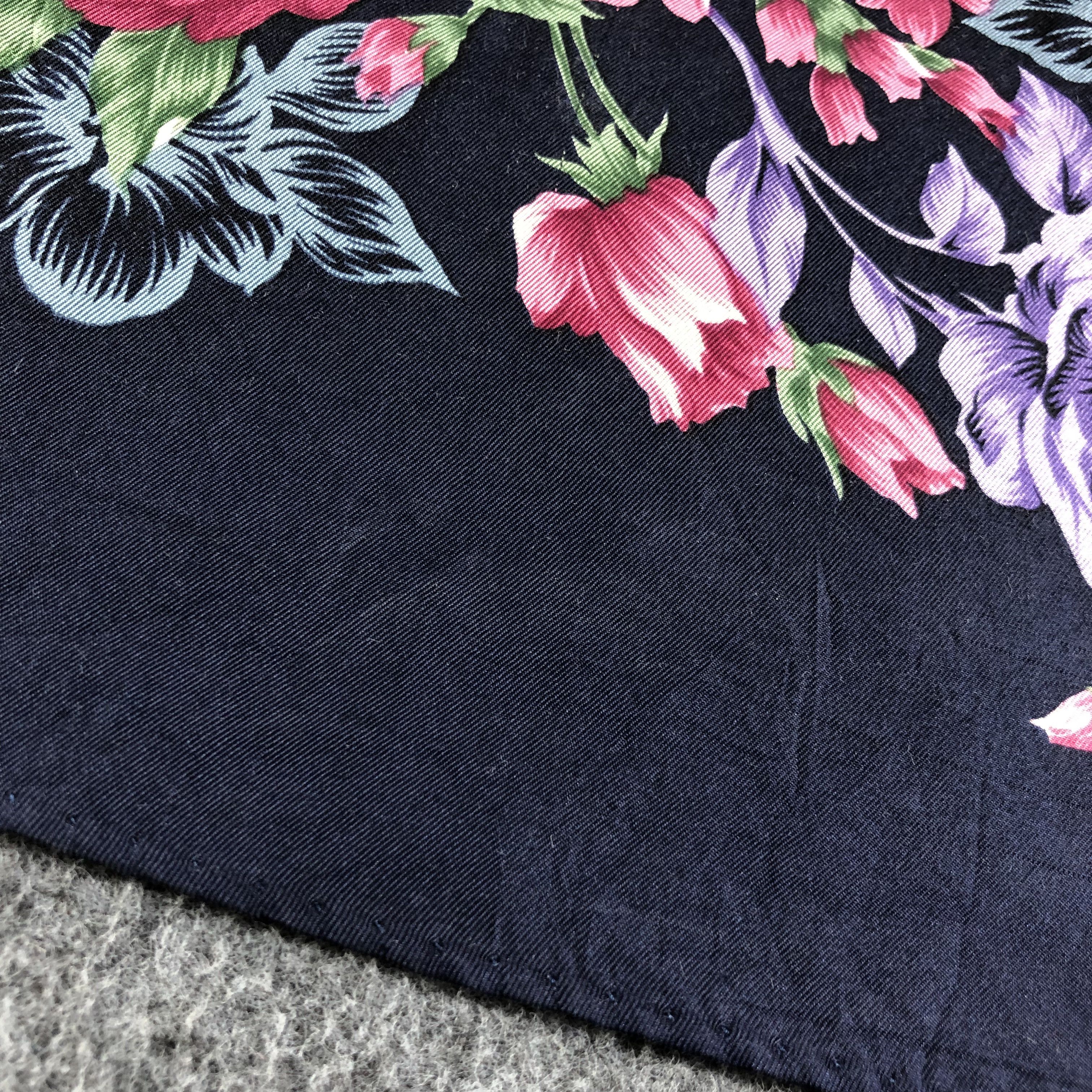 Japanese Brand Luxury Floral Silk Scarf M564 Size ONE SIZE - 3 Thumbnail