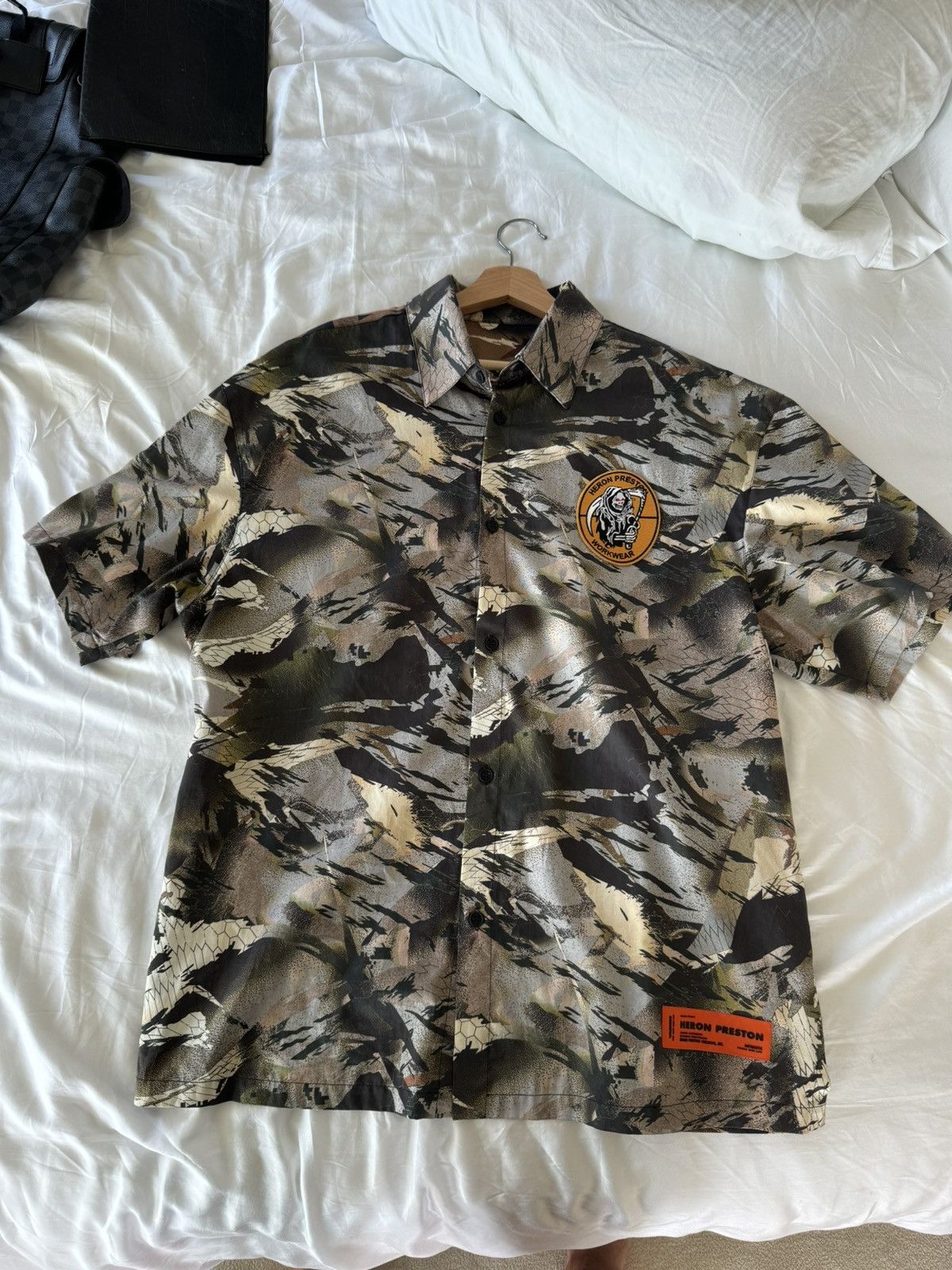 Heron Preston Heron Preston logo patch camouflage printed shirt Size US XL / EU 56 / 4 - 1 Thumbnail
