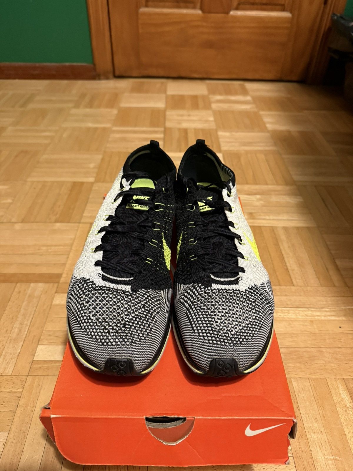 Nike Nike Flyknit Racer Sail/Volt Black Size US 10.5 / EU 43-44 - 2 Thumbnail