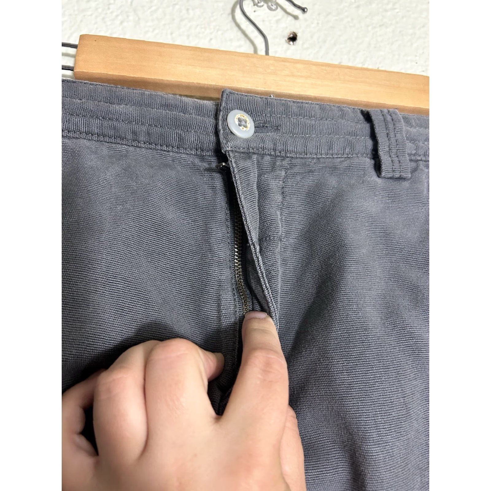 Tommy Bahama Tommy Bahama Cargo Shorts Mens 35 Gray Cotton Blend Lightweight Pockets Easy Care Professional Size US 35 - 4 Thumbnail