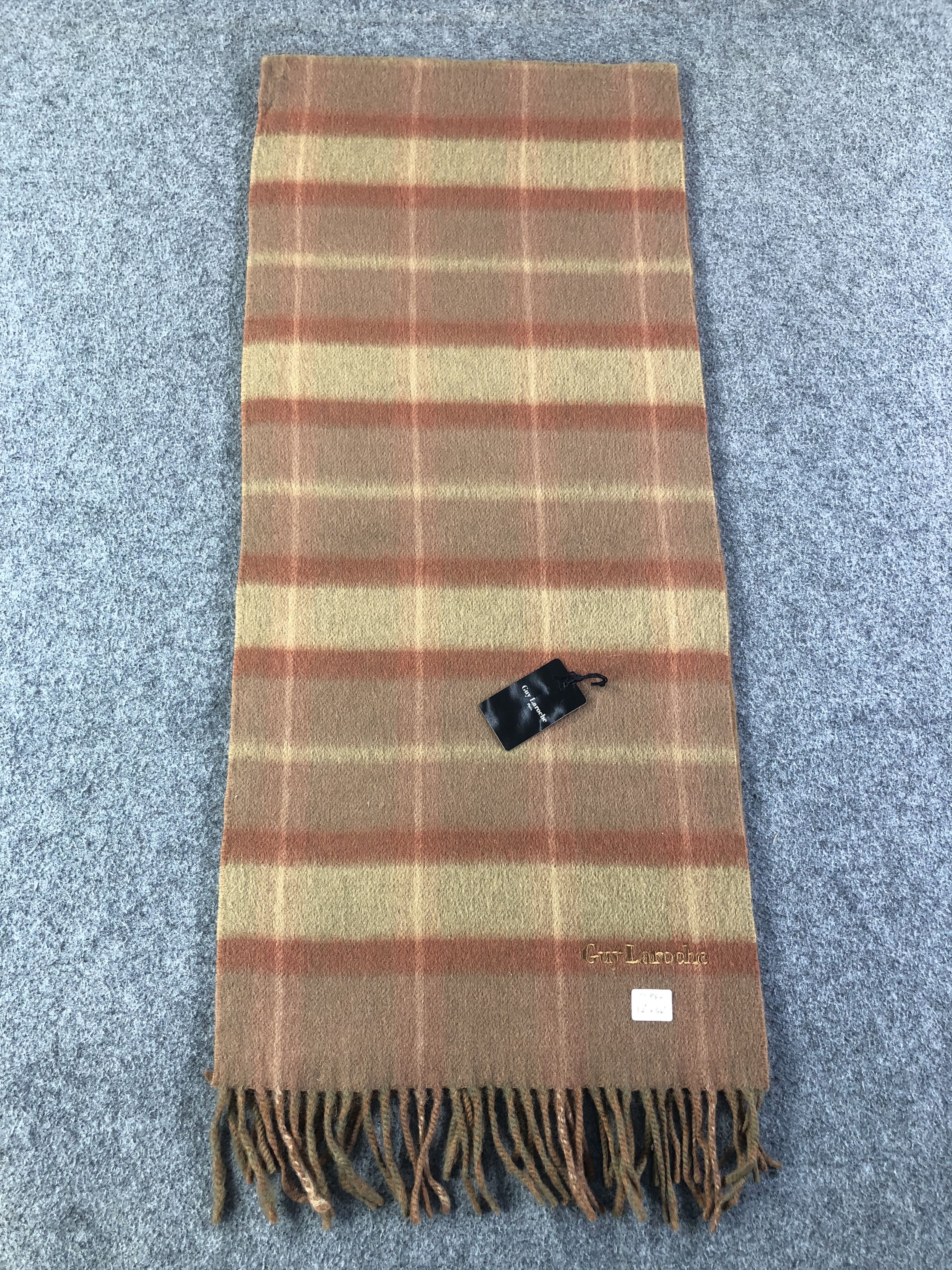 Guy Laroche Guy Laroche Scarf / Muffler / Neckwear Size ONE SIZE - 3 Thumbnail